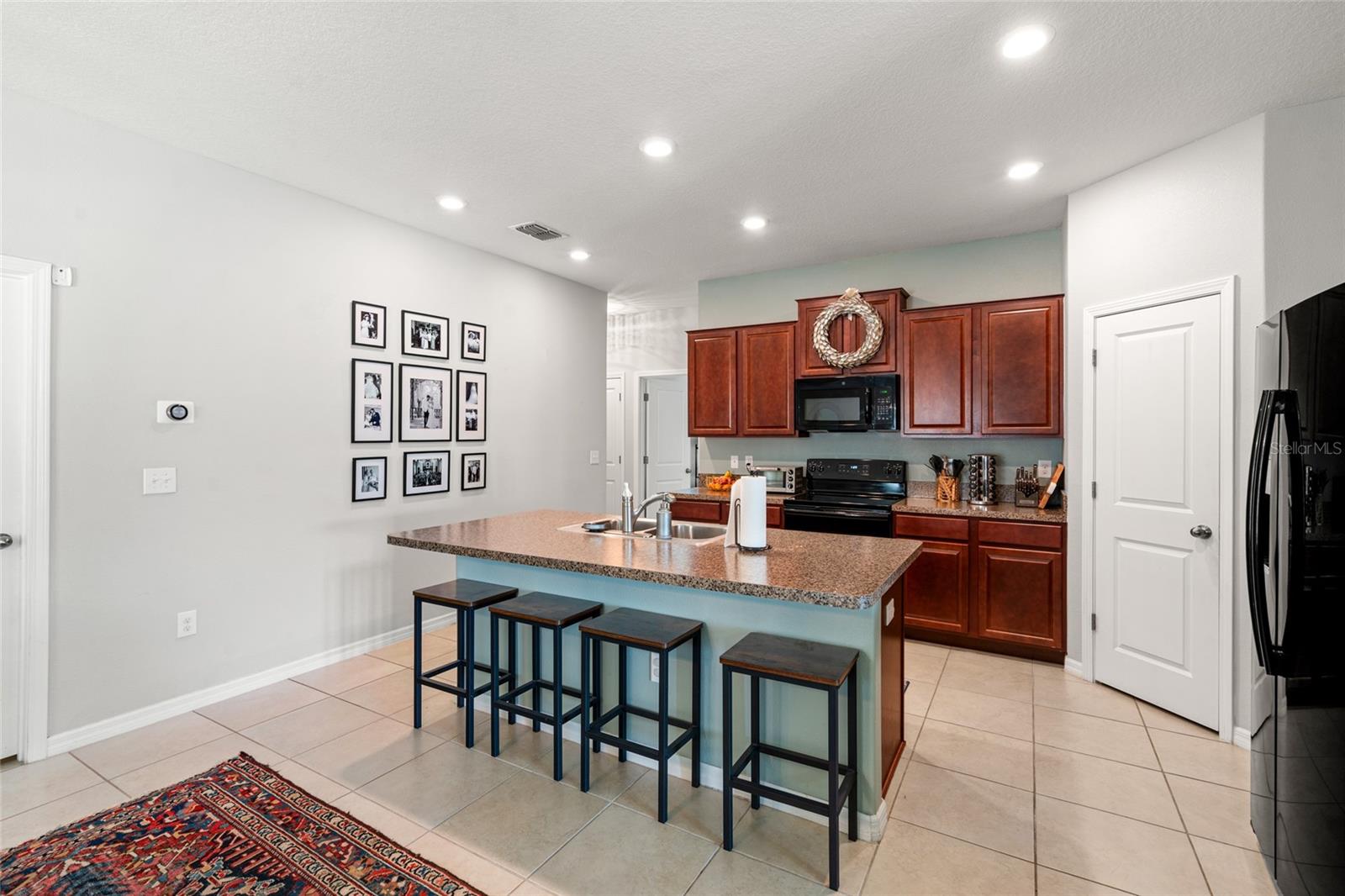 Listing photo id 8 for 10512 Fuzzy Cattail Street