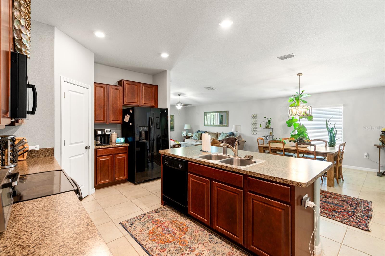 Listing photo id 9 for 10512 Fuzzy Cattail Street