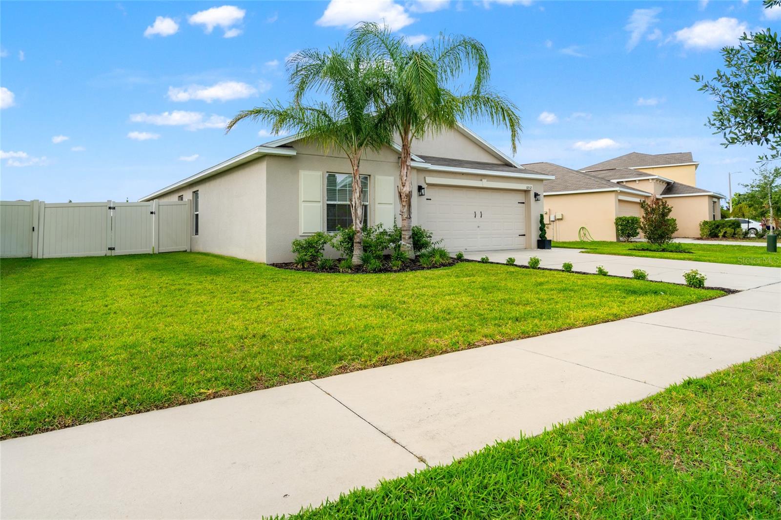 Listing photo id 2 for 10512 Fuzzy Cattail Street