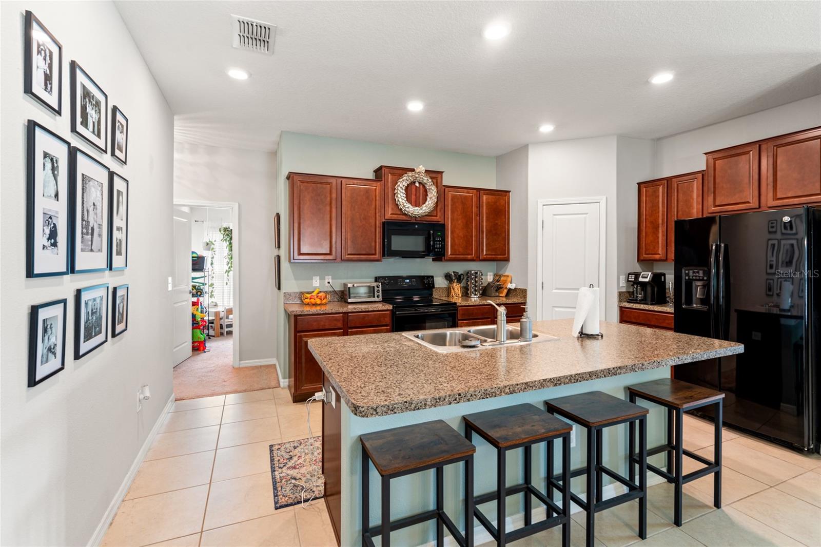 Listing photo id 7 for 10512 Fuzzy Cattail Street