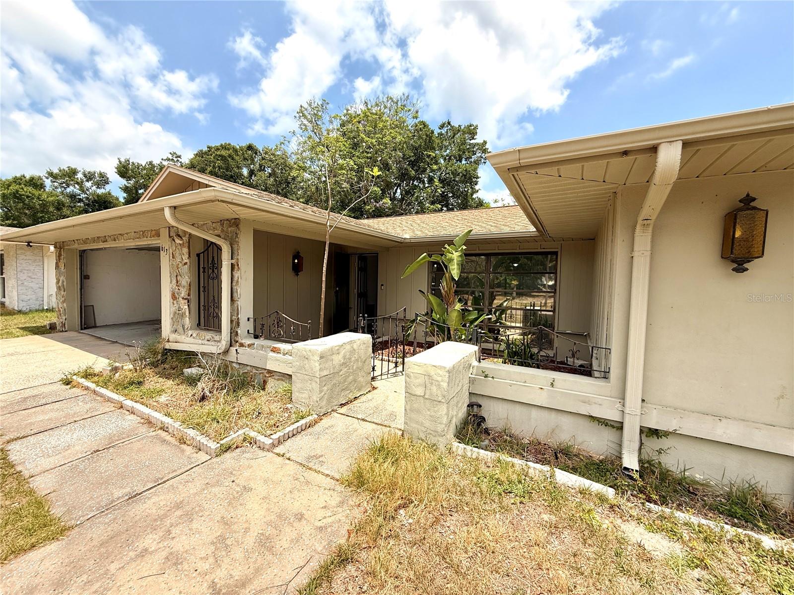 Image 2 of 46 For 613 Sandy Hollow Rd