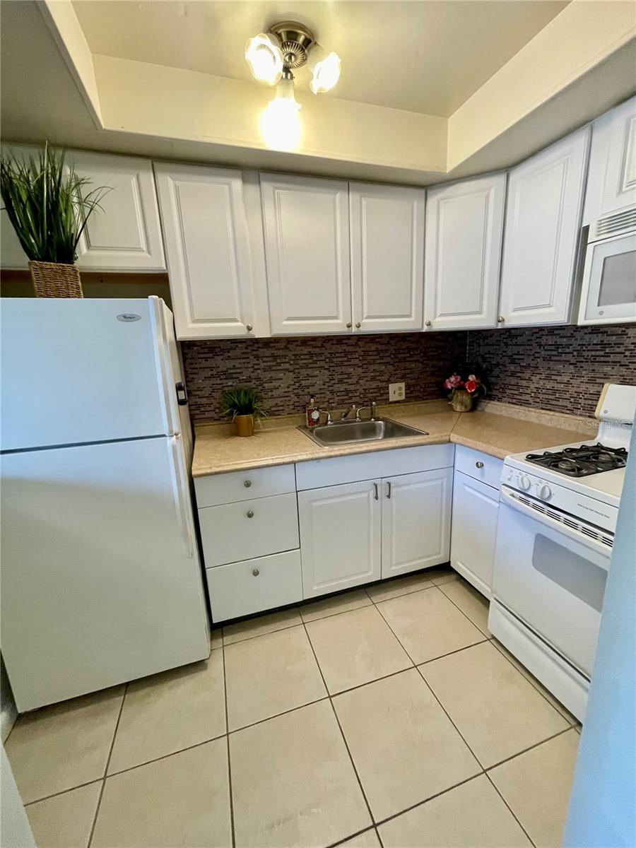 Image 7 of 14 For 1921 58th Avenue N 11
