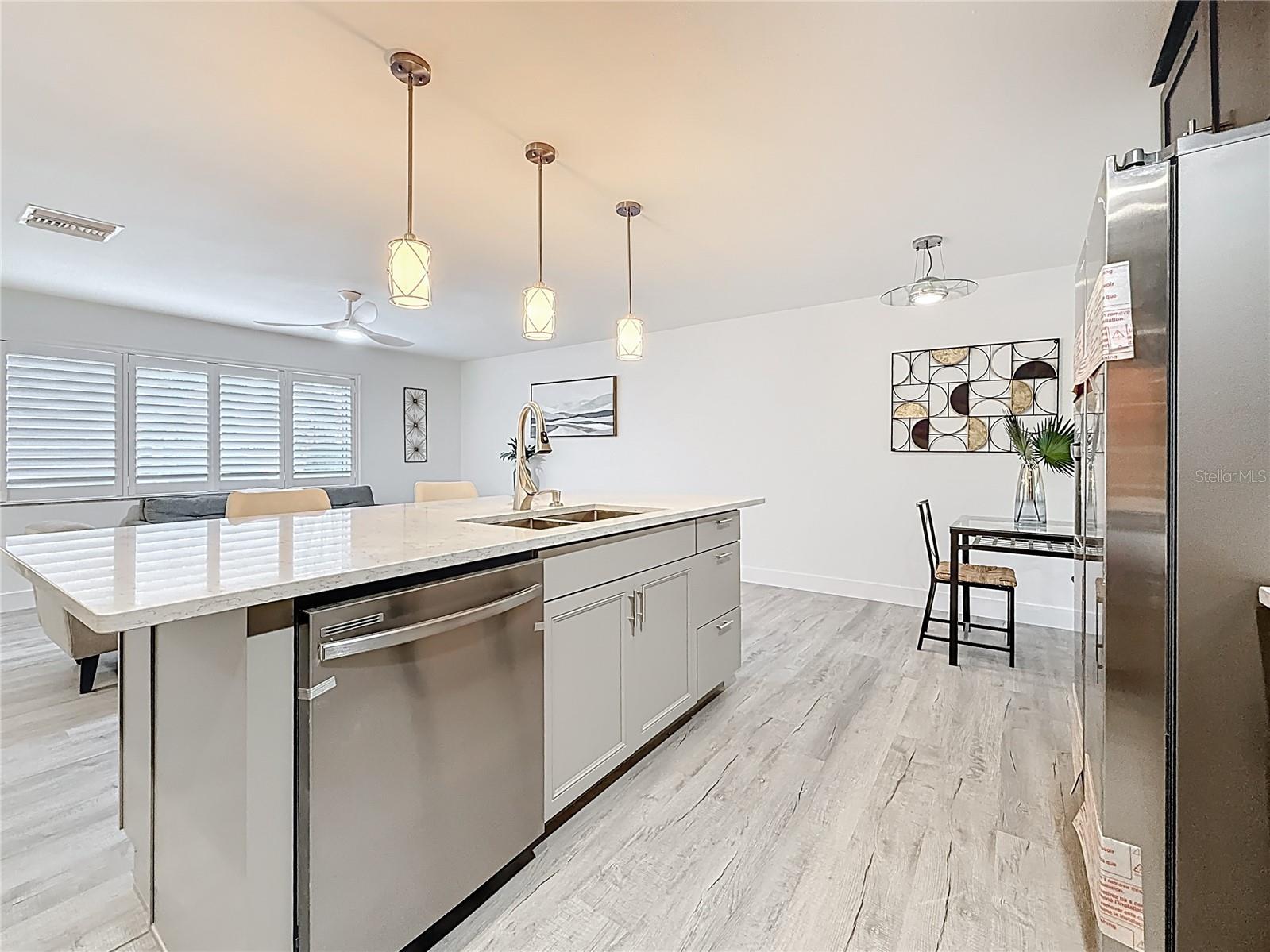 Image 14 of 65 For 7125 Shore Drive S