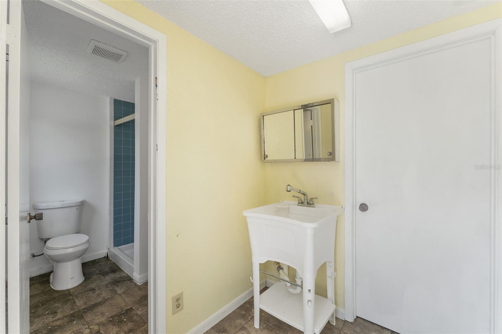 Image 21 of 32 For 125 8th Avenue Ne A