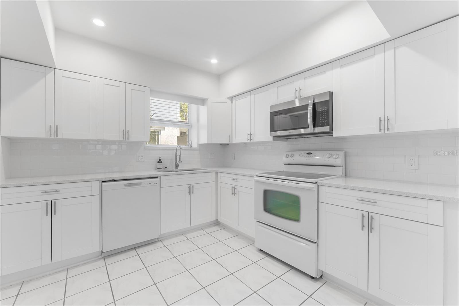 Image 9 of 32 For 125 8th Avenue Ne A