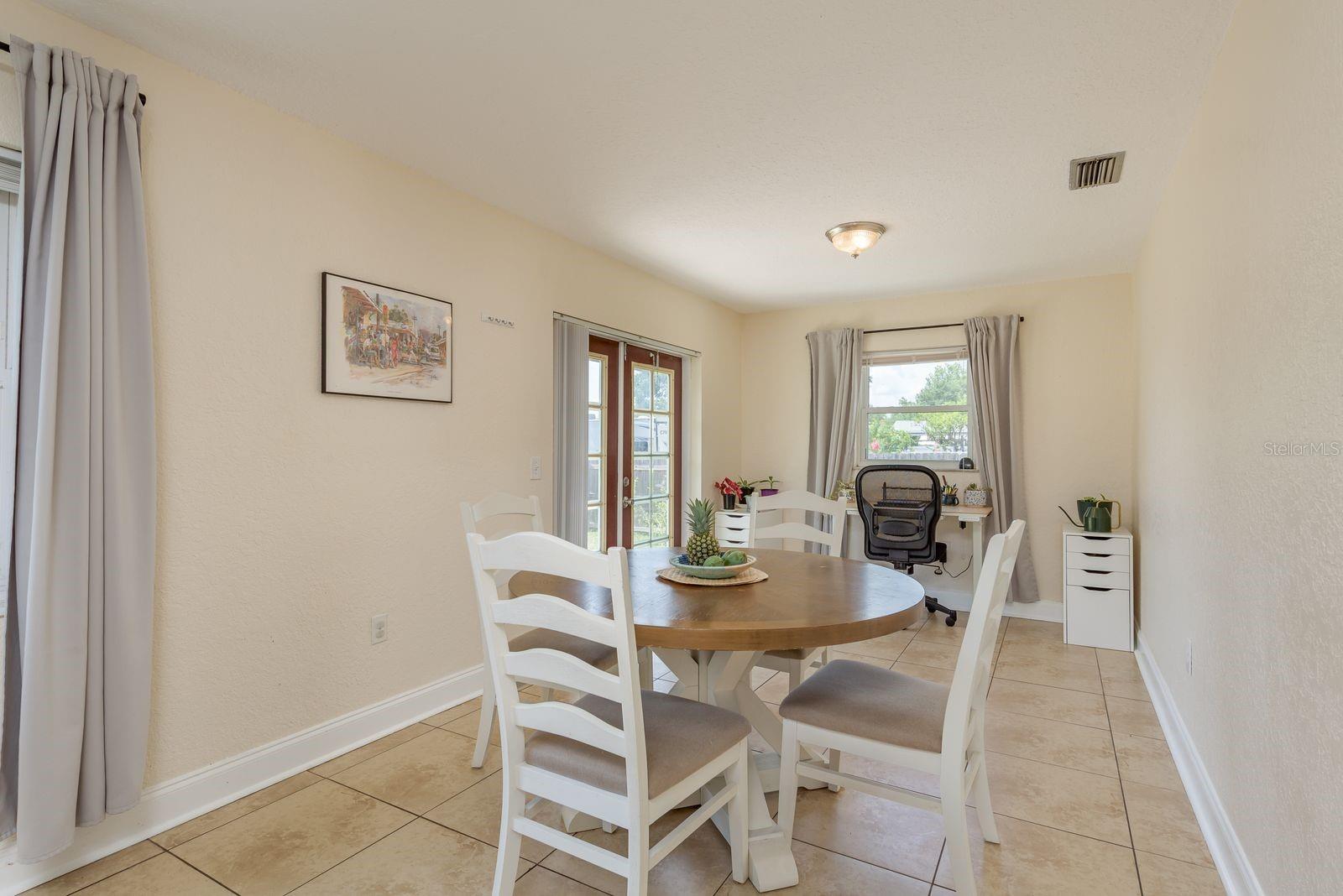 Image 10 of 27 For 920 York Drive