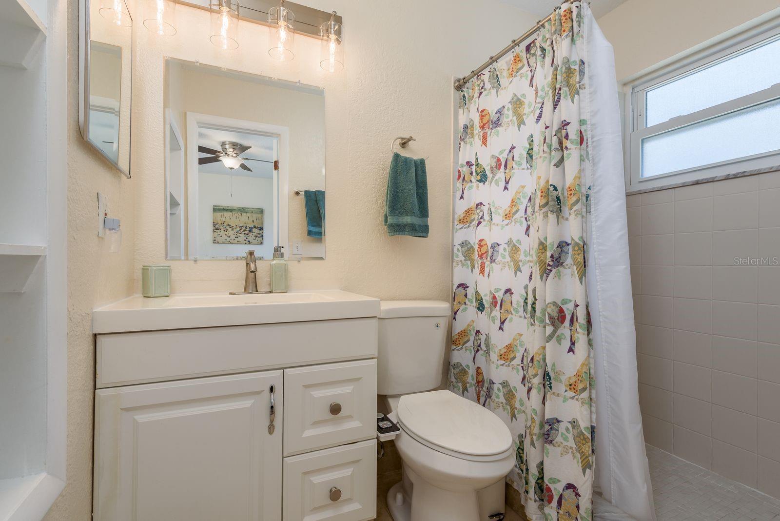 Image 13 of 27 For 920 York Drive