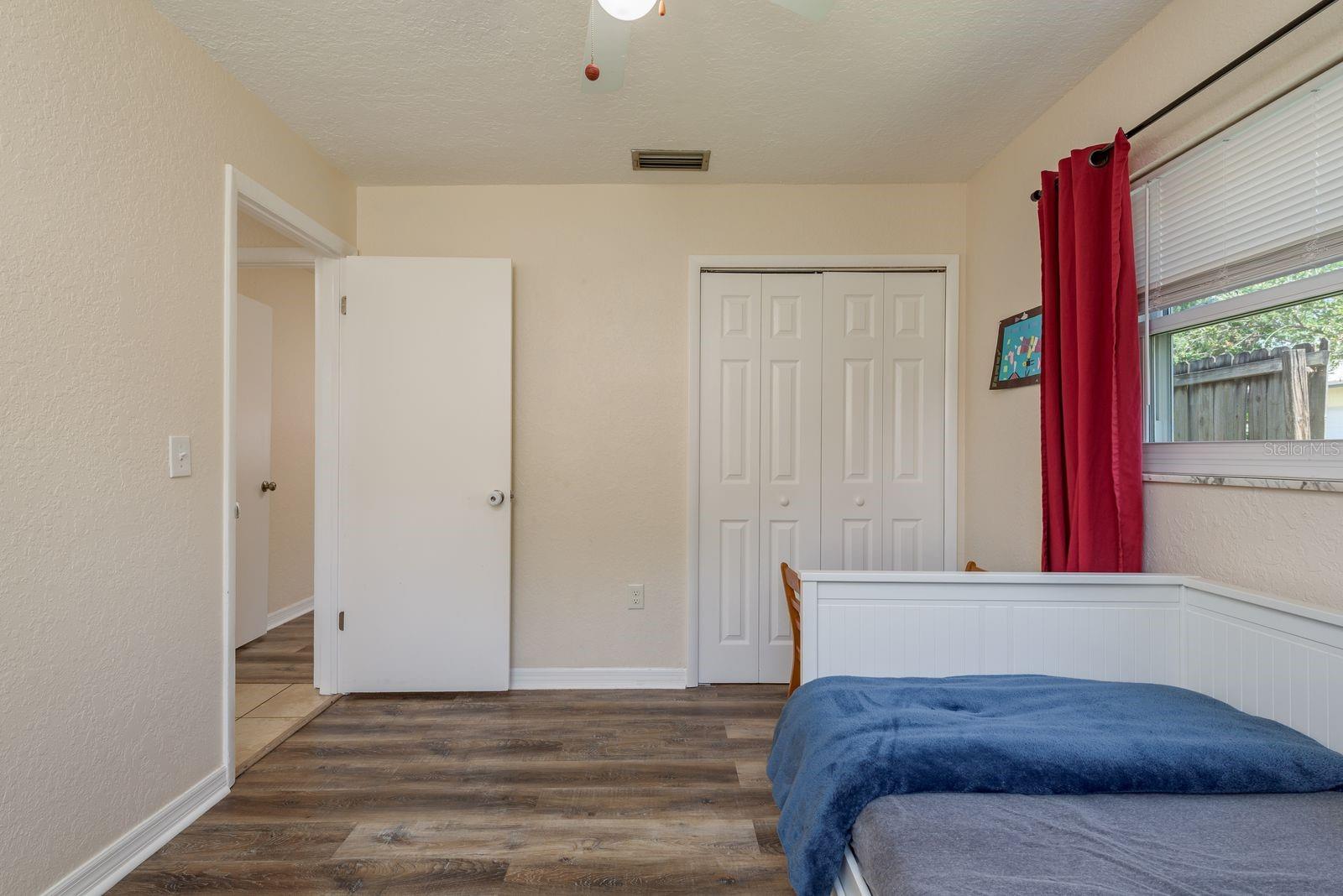 Image 15 of 27 For 920 York Drive