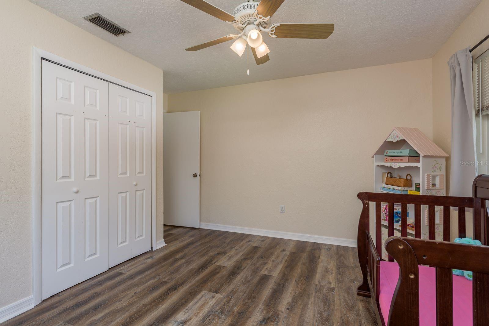 Image 18 of 27 For 920 York Drive