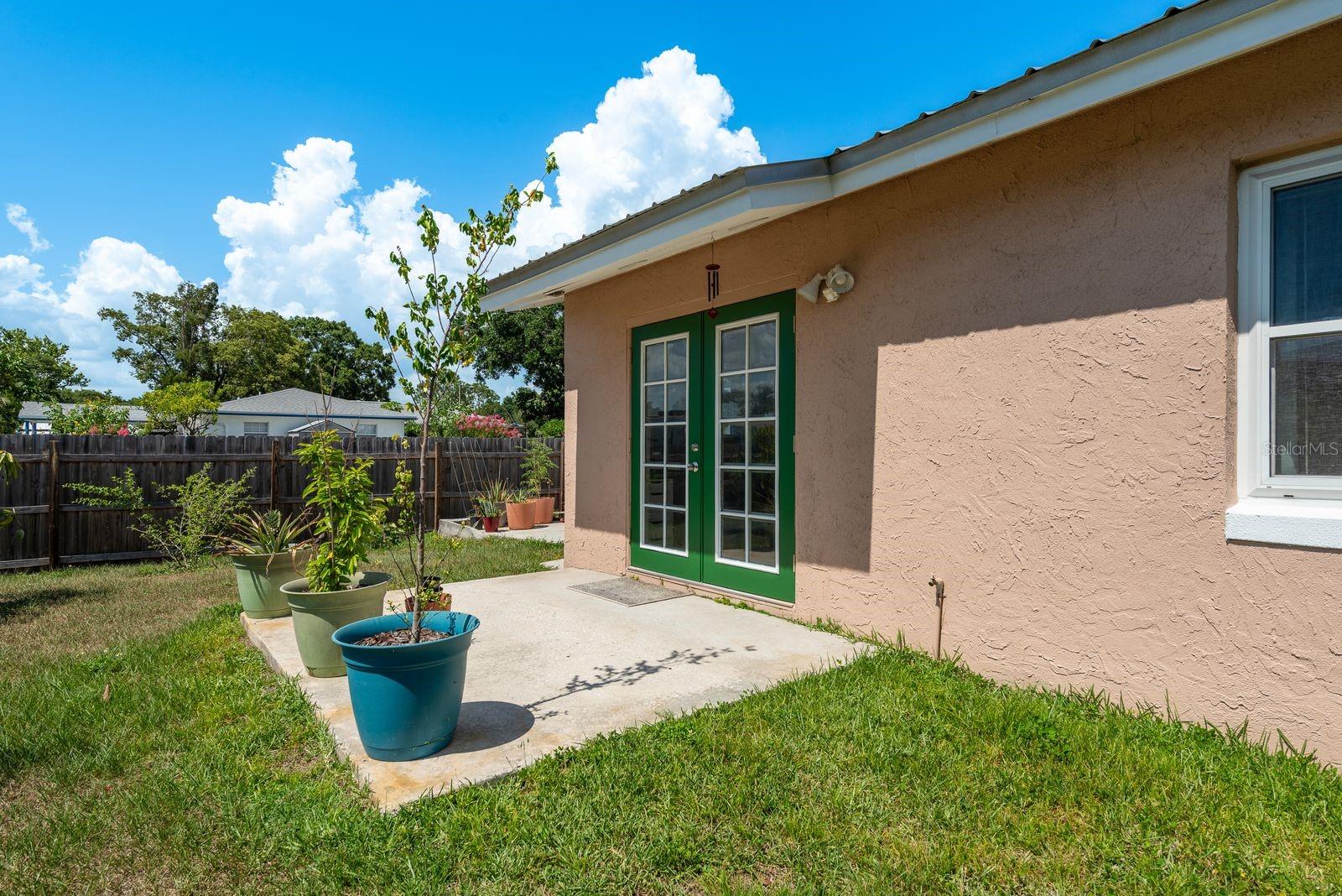 Image 19 of 27 For 920 York Drive