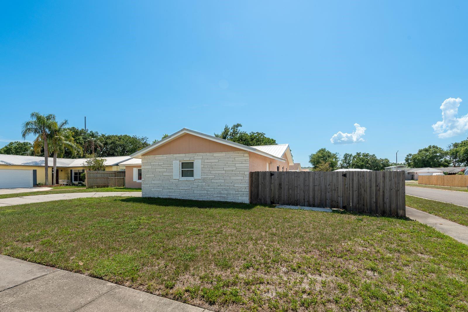 Image 26 of 27 For 920 York Drive