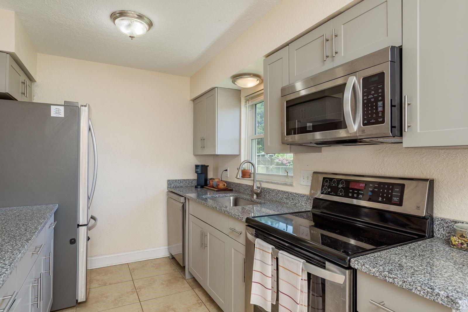Image 4 of 27 For 920 York Drive