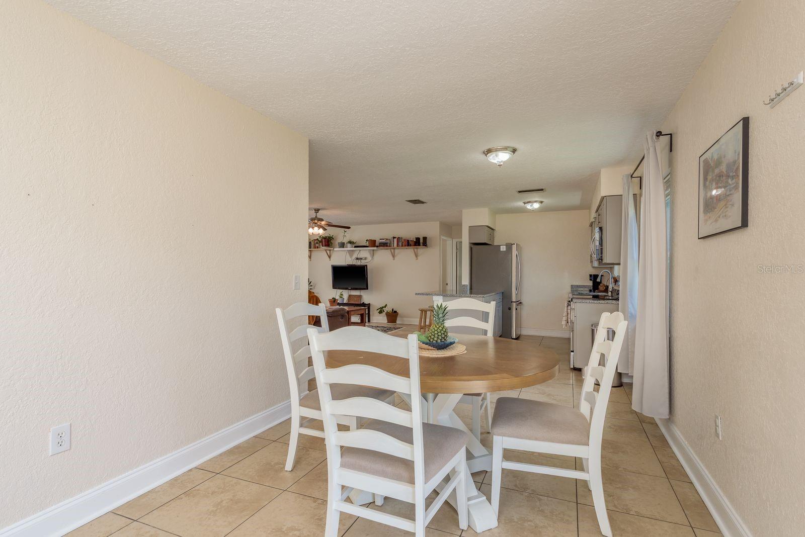 Image 9 of 27 For 920 York Drive