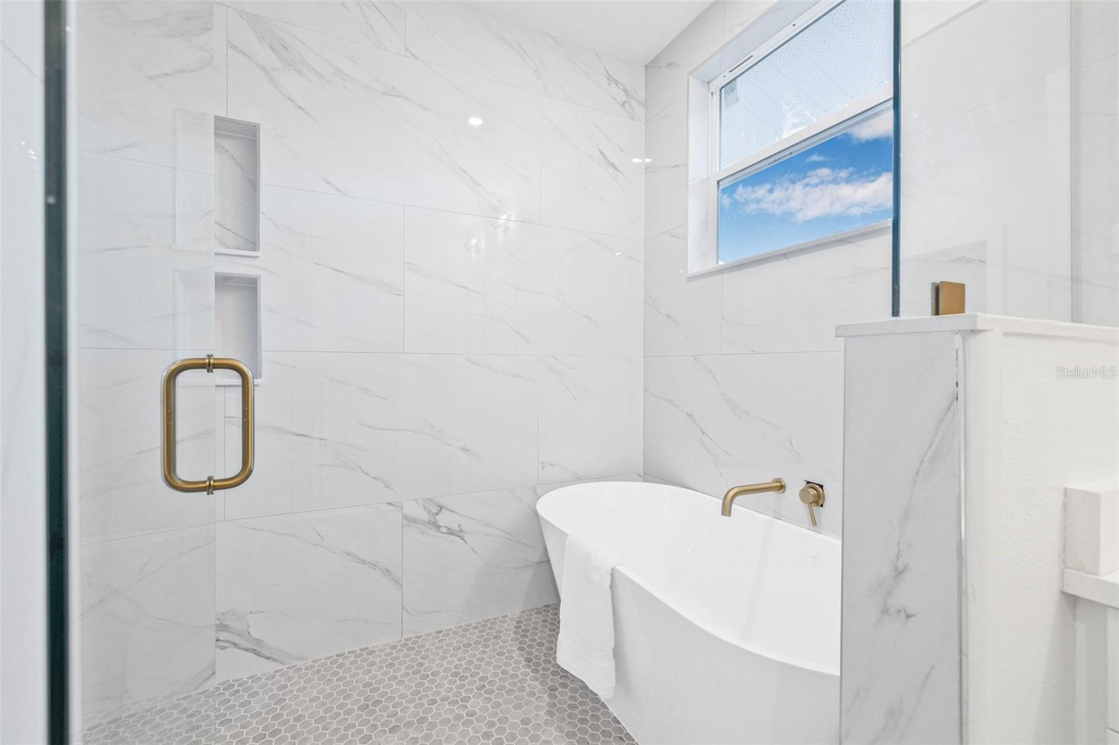 Image 21 of 34 For 1052 55th Avenue N