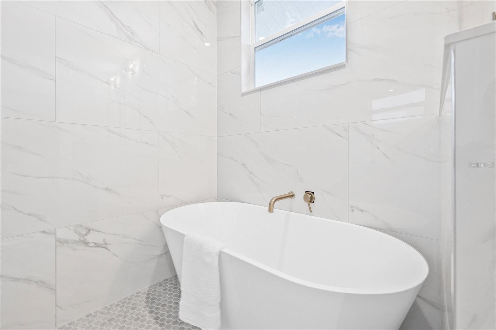 Image 22 of 34 For 1052 55th Avenue N