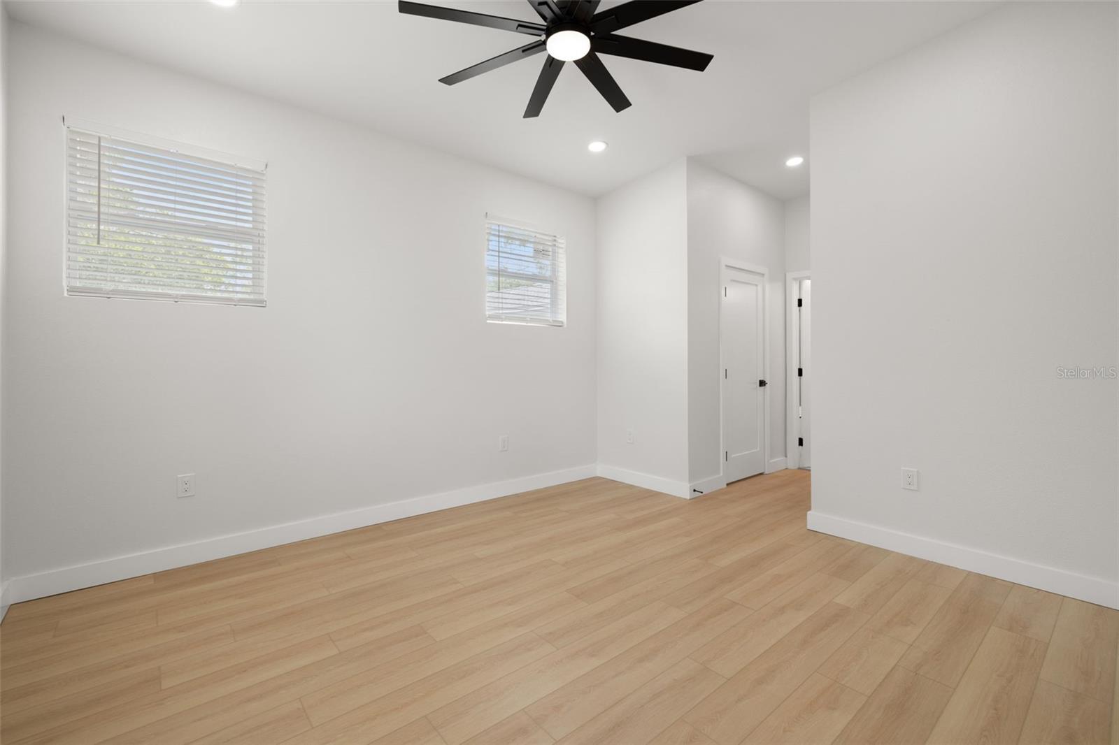 Image 10 of 19 For 1625 39th Street S