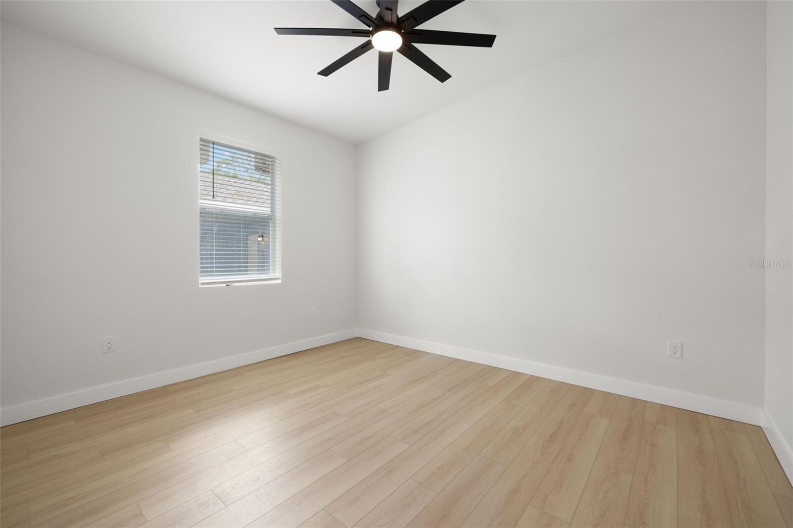 Image 15 of 19 For 1625 39th Street S