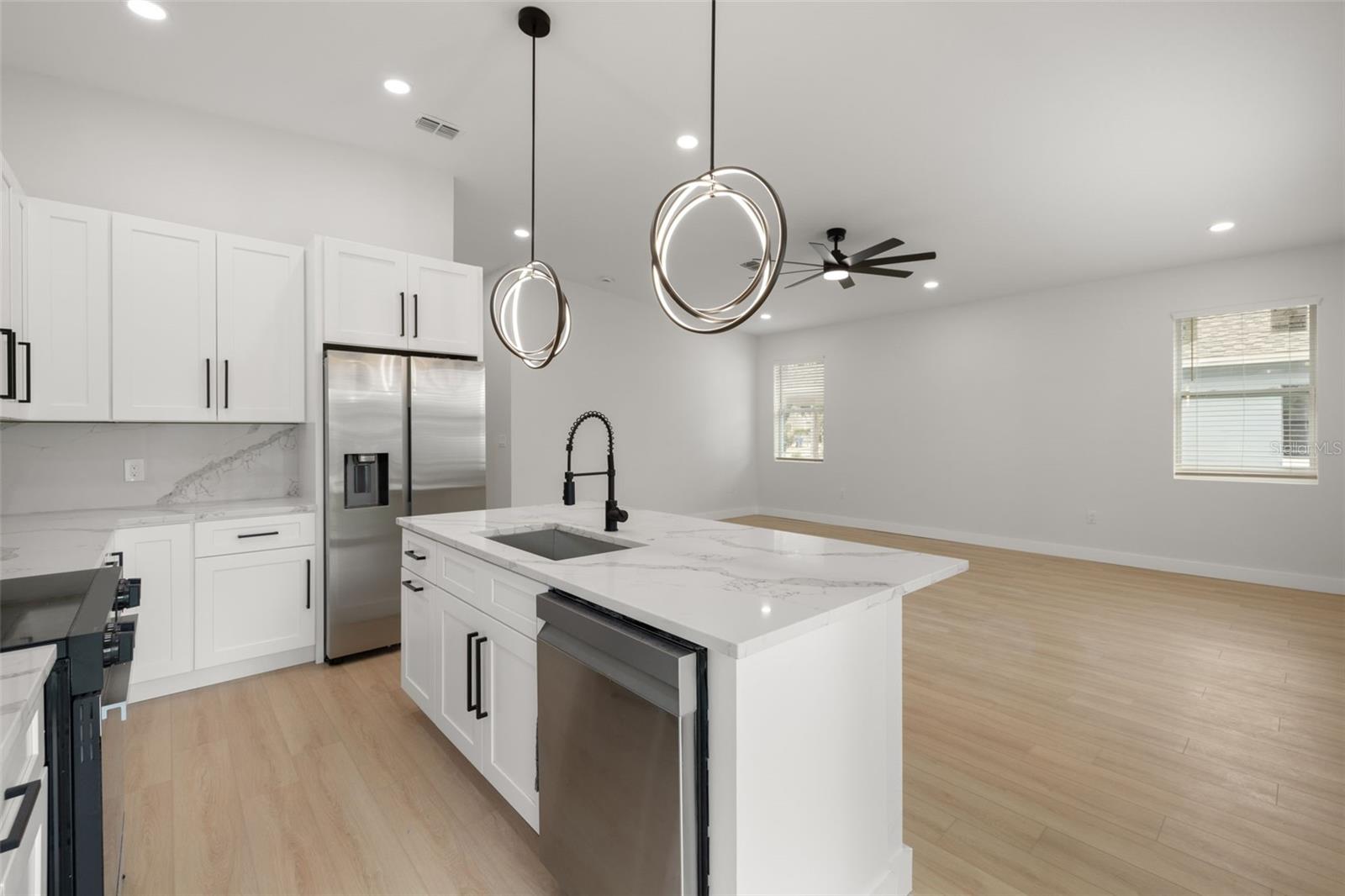 Image 3 of 19 For 1625 39th Street S