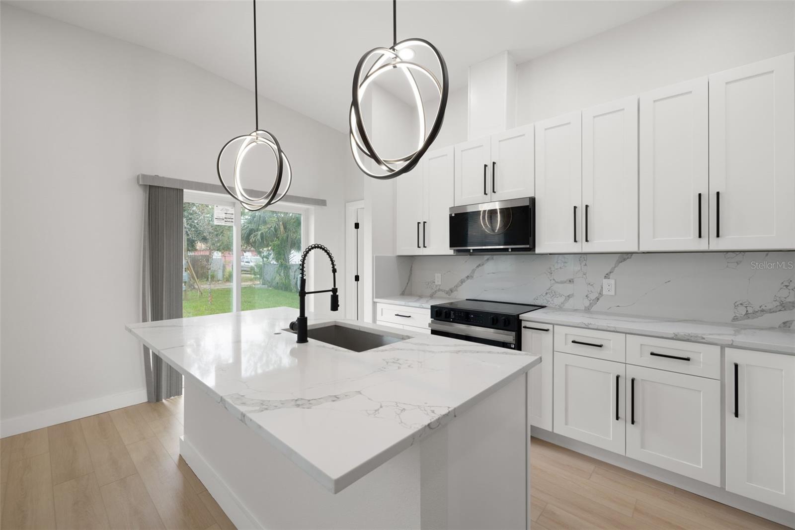 Image 4 of 19 For 1625 39th Street S