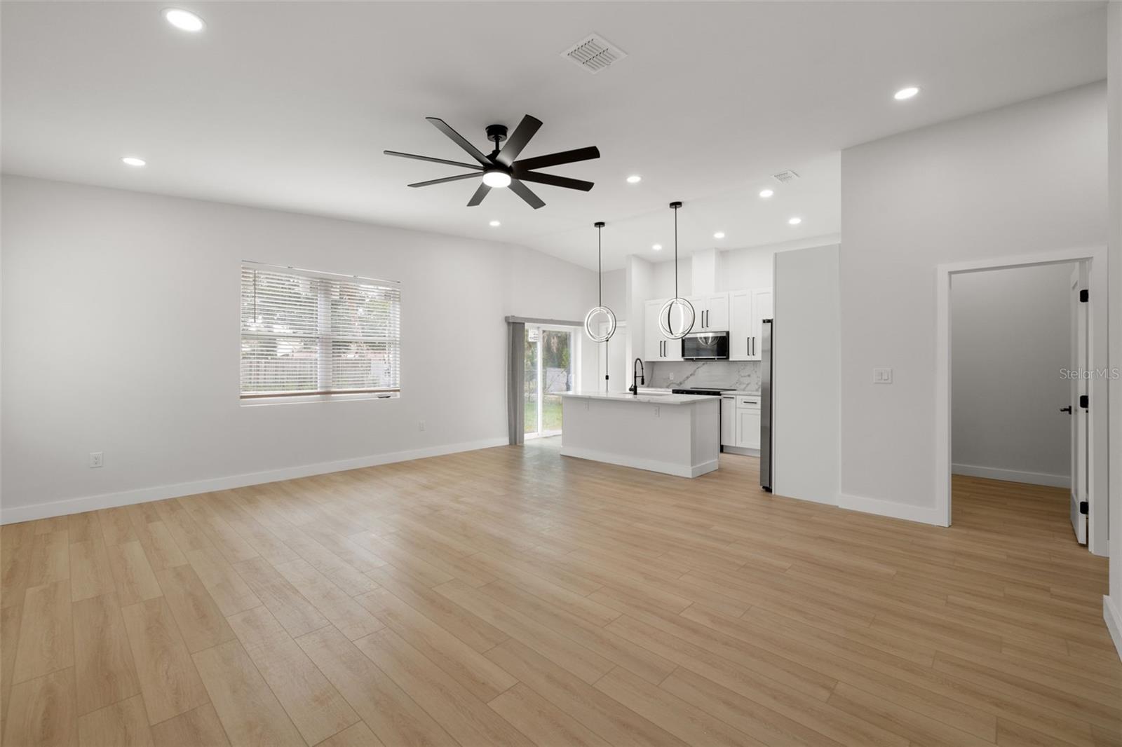 Image 5 of 19 For 1625 39th Street S
