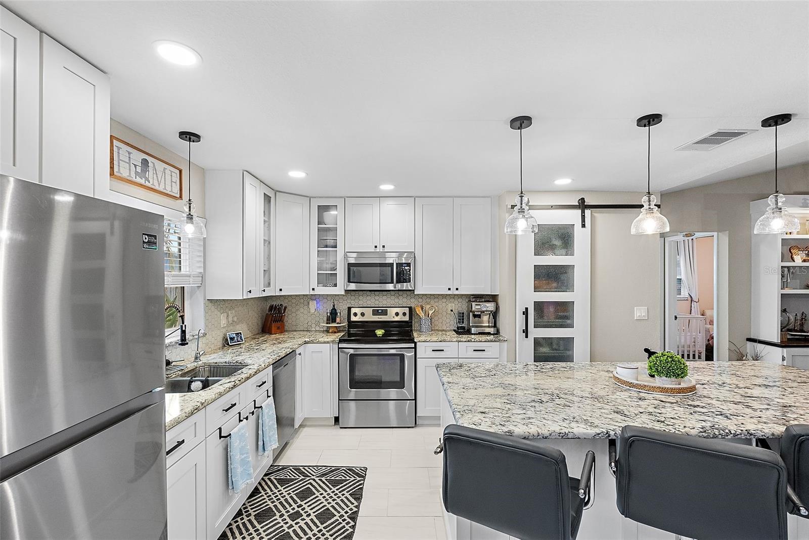 Listing photo id 9 for 6521 69th Avenue N