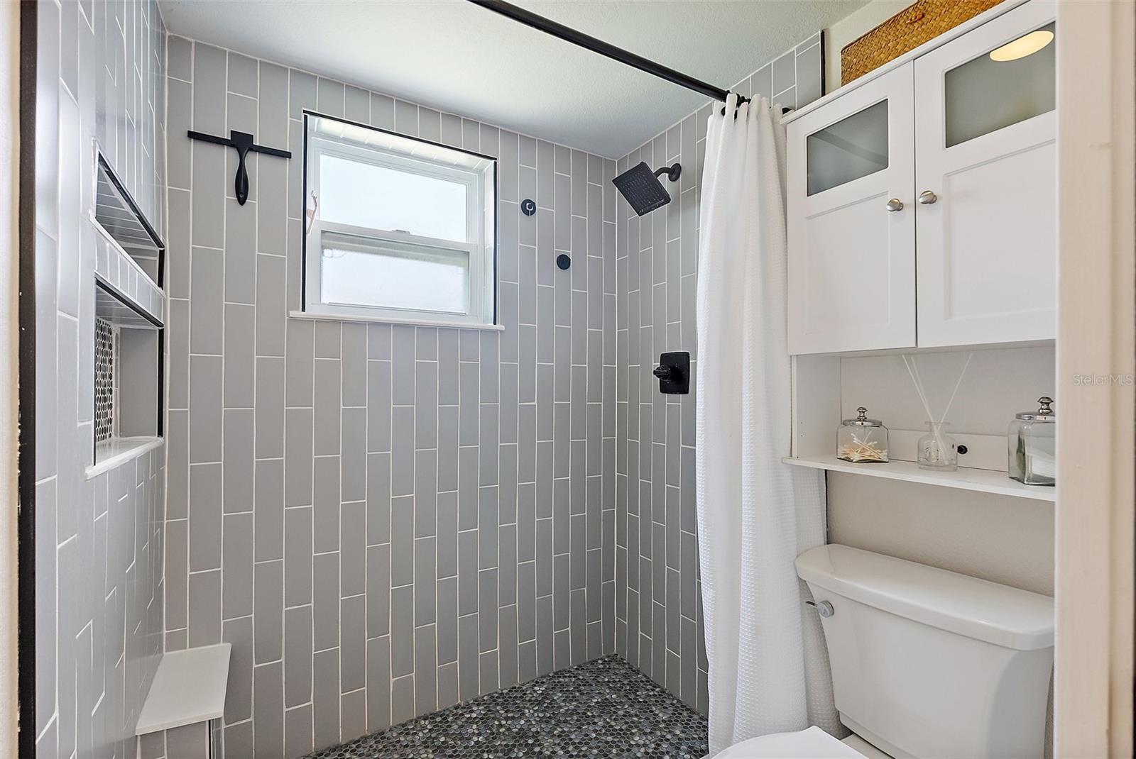 Listing photo id 12 for 6521 69th Avenue N
