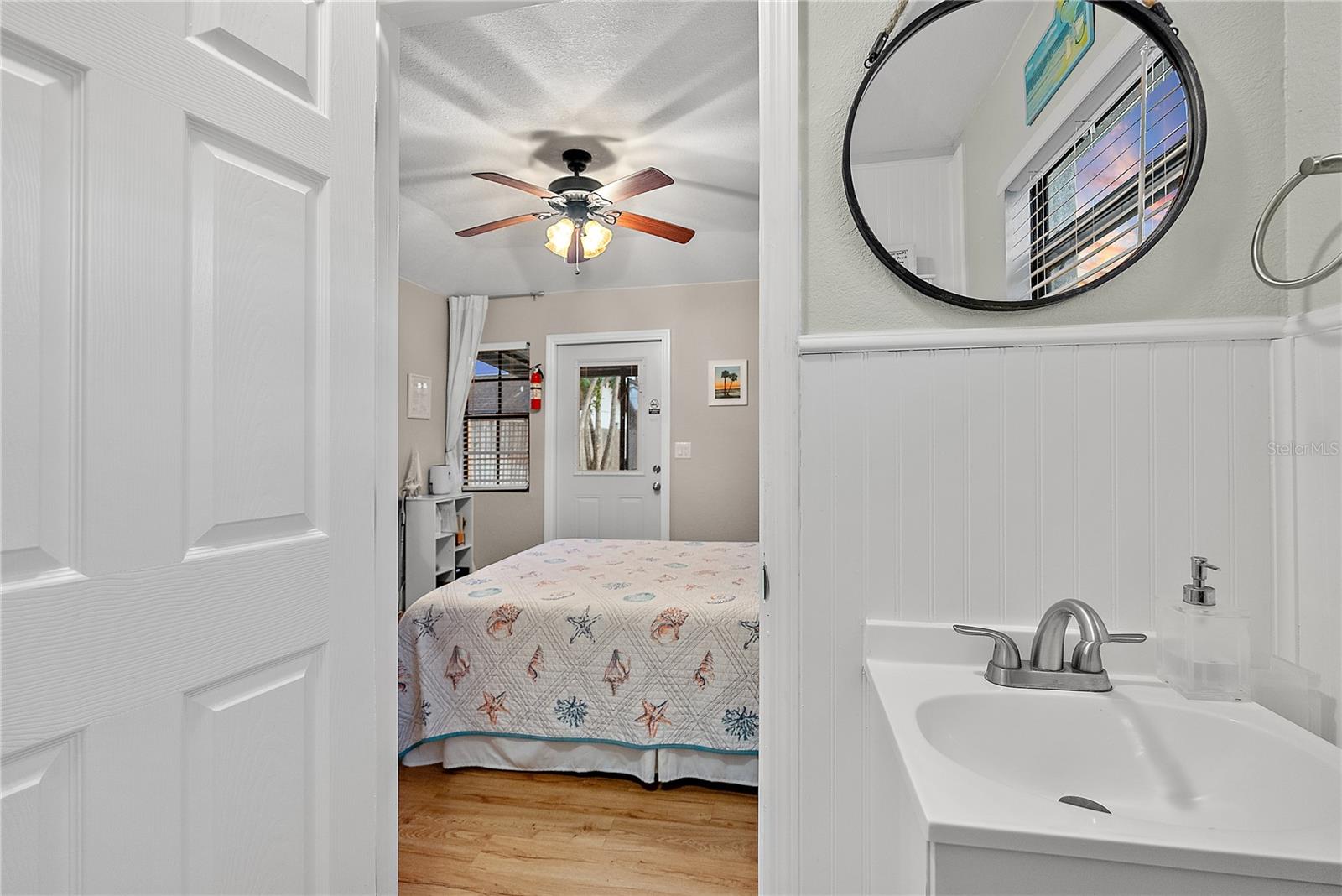 Listing photo id 32 for 6521 69th Avenue N