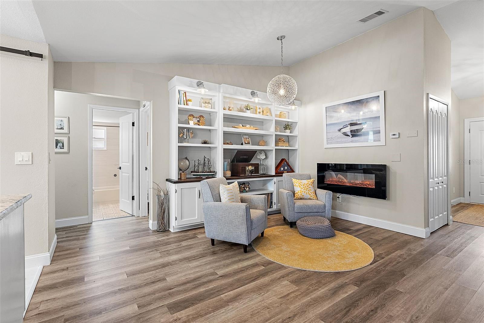Listing photo id 5 for 6521 69th Avenue N