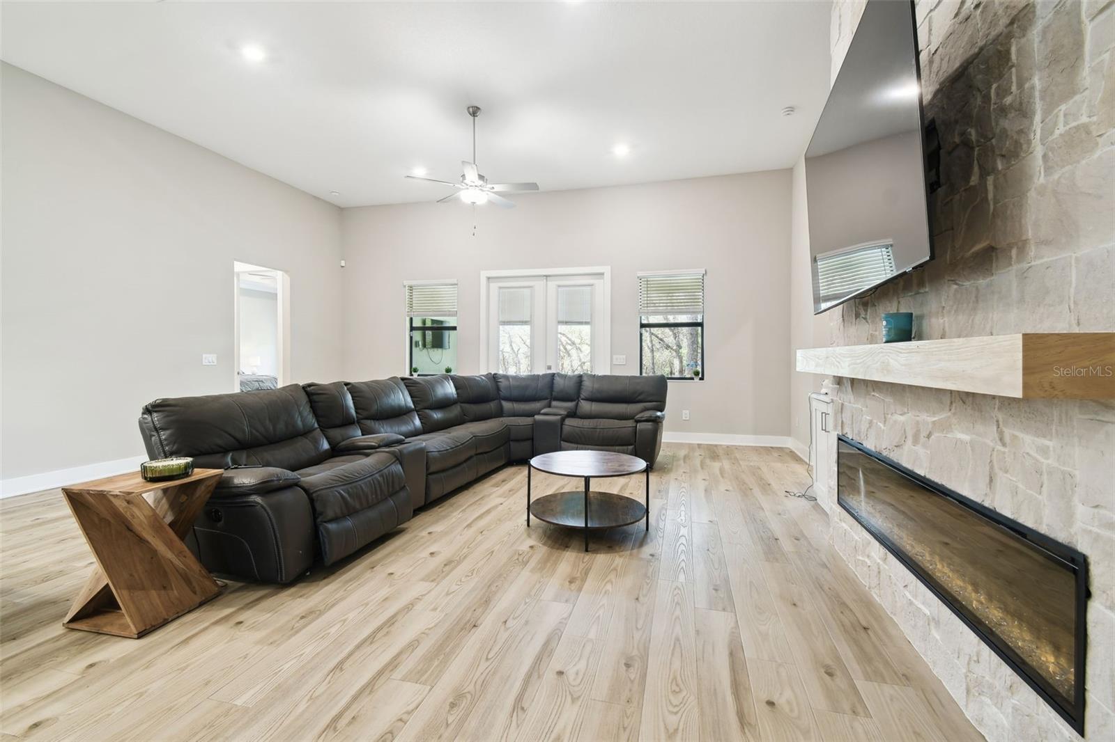 Image 23 of 62 For 13334 Oldenburg Drive