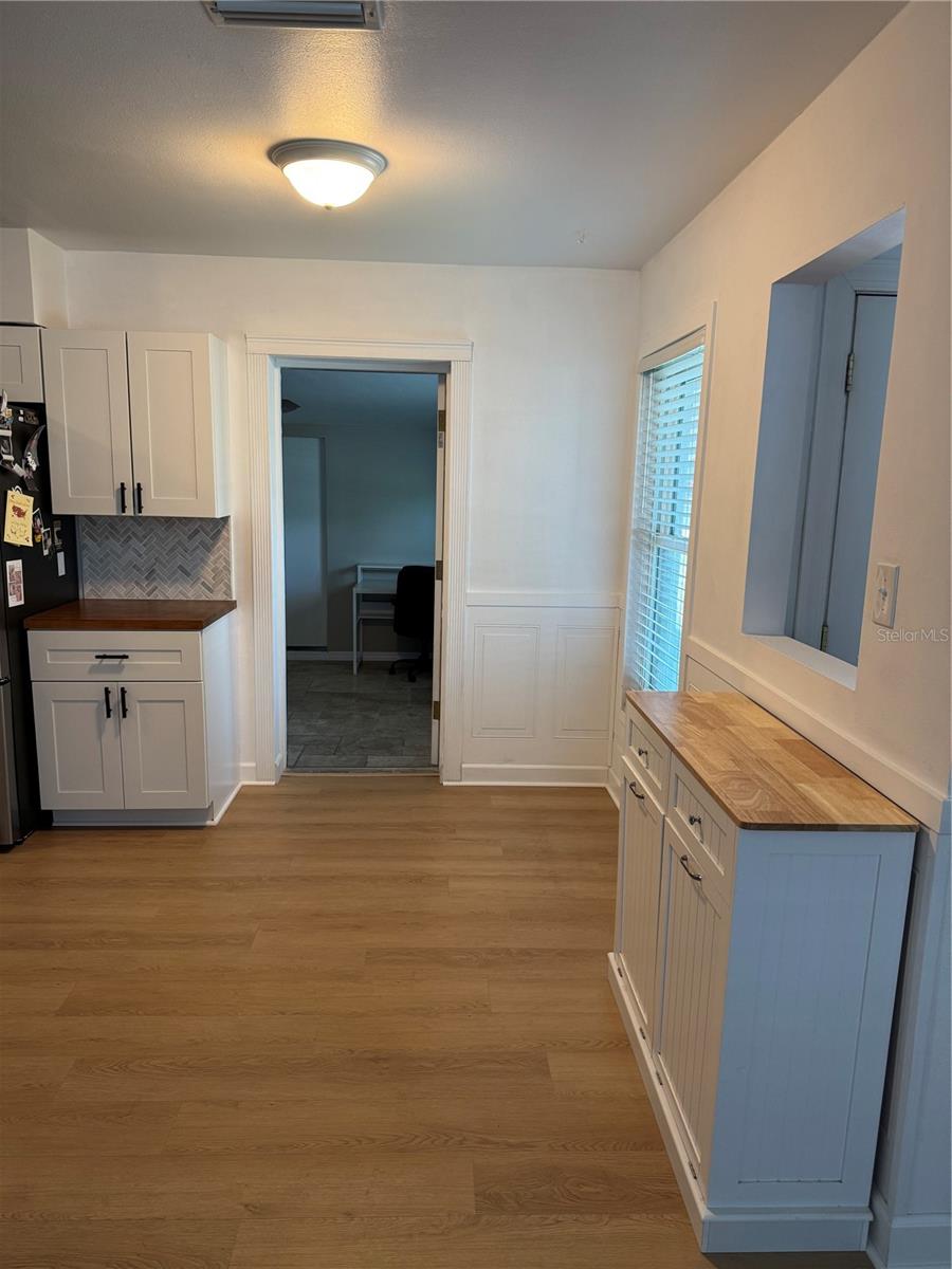 Image 11 of 35 For 6527 West Shore Circle