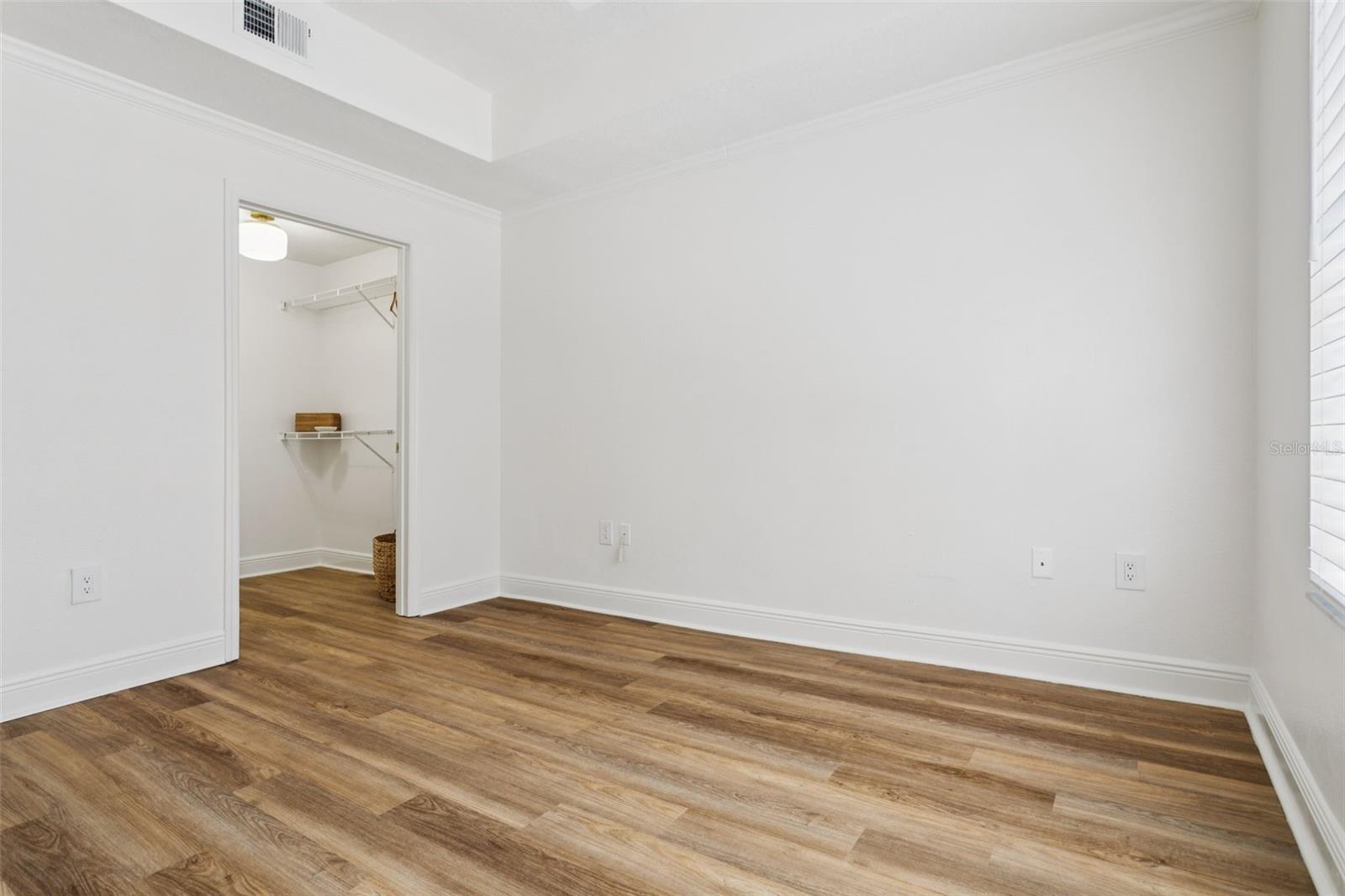Image 11 of 26 For 800 Dakota Avenue 204