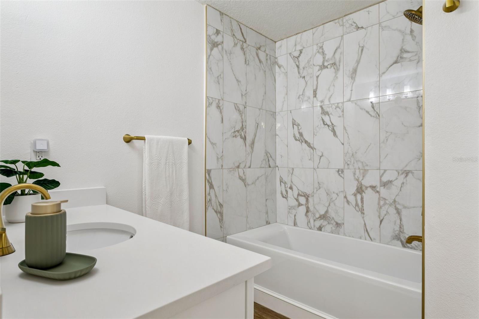 Image 13 of 26 For 800 Dakota Avenue 204