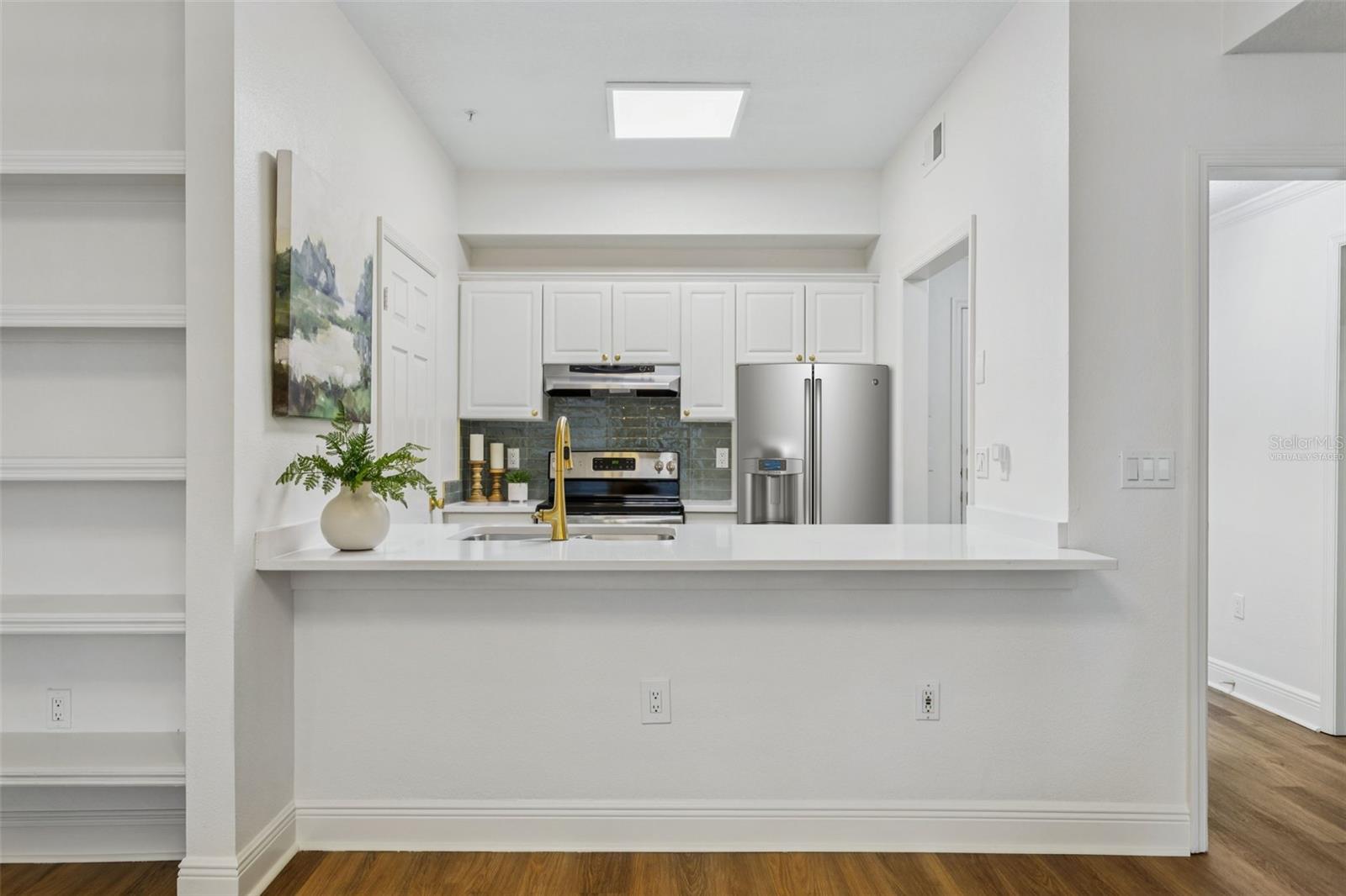 Image 7 of 26 For 800 Dakota Avenue 204