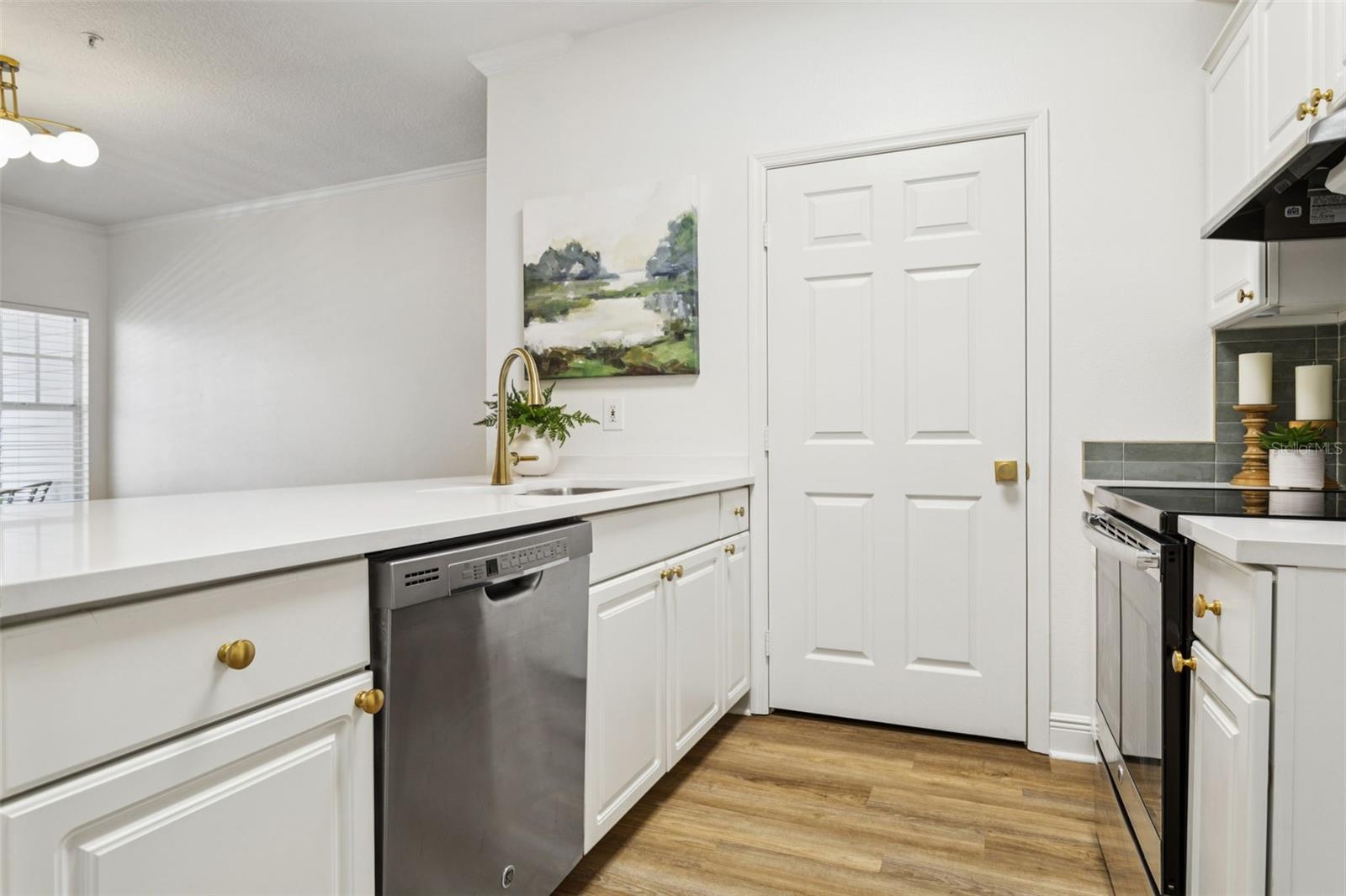 Image 8 of 26 For 800 Dakota Avenue 204