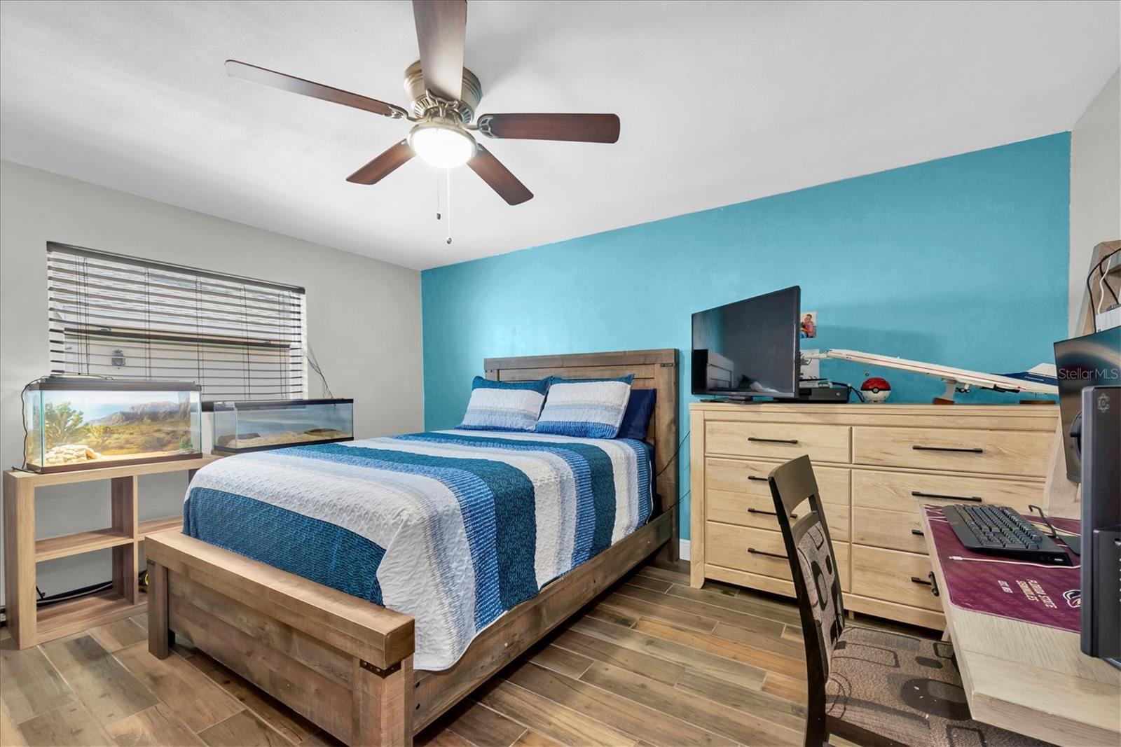 Listing photo id 22 for 9591 Commodore Drive