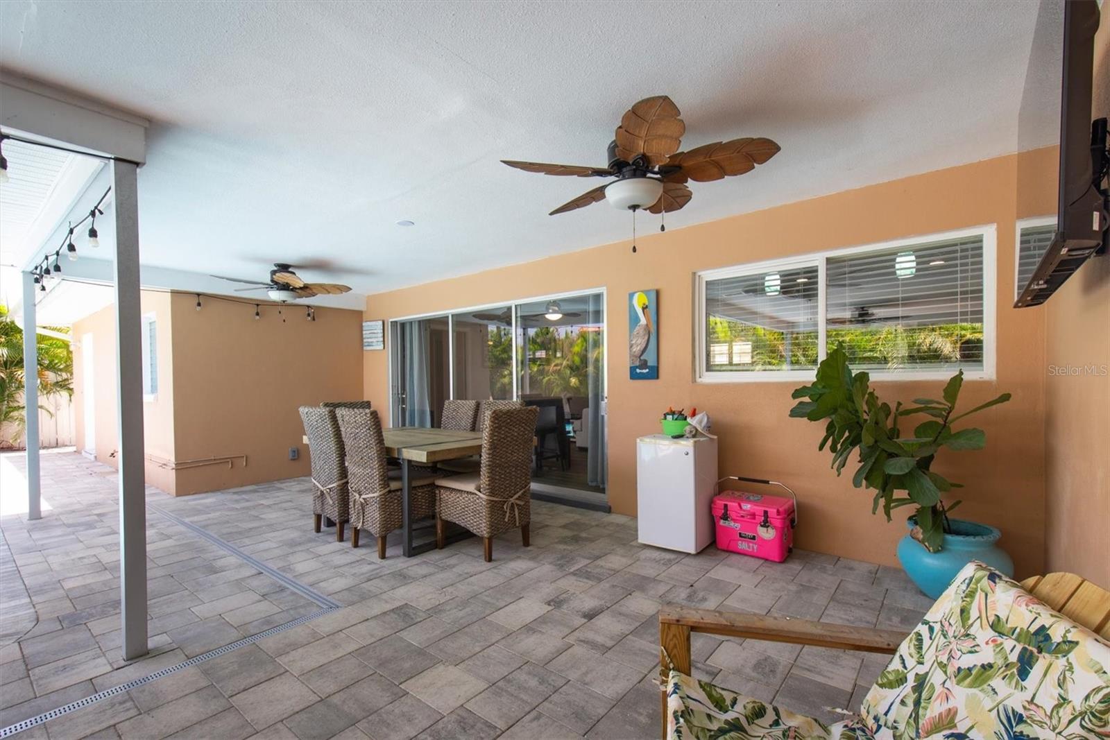 Listing photo id 30 for 9591 Commodore Drive