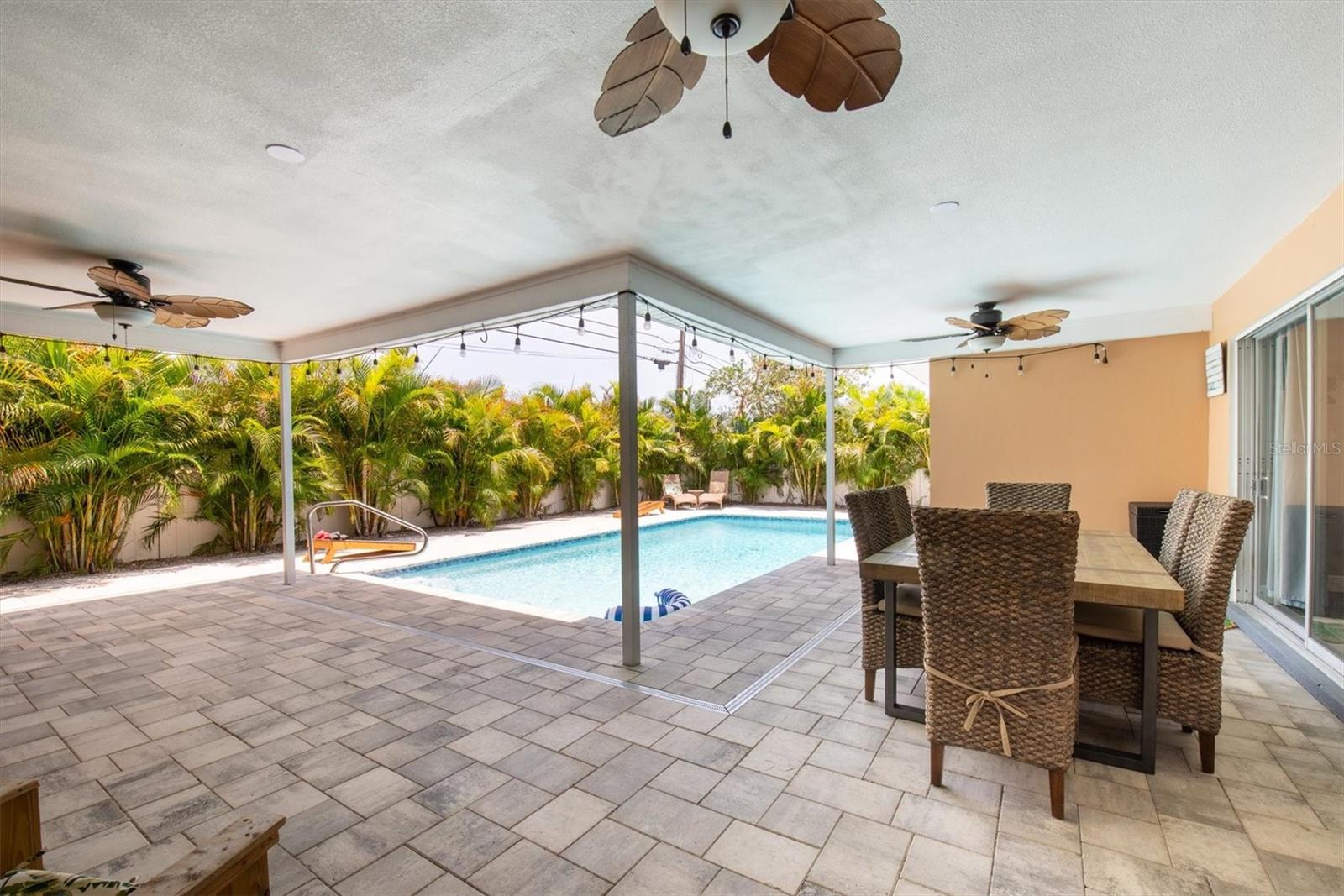 Listing photo id 31 for 9591 Commodore Drive
