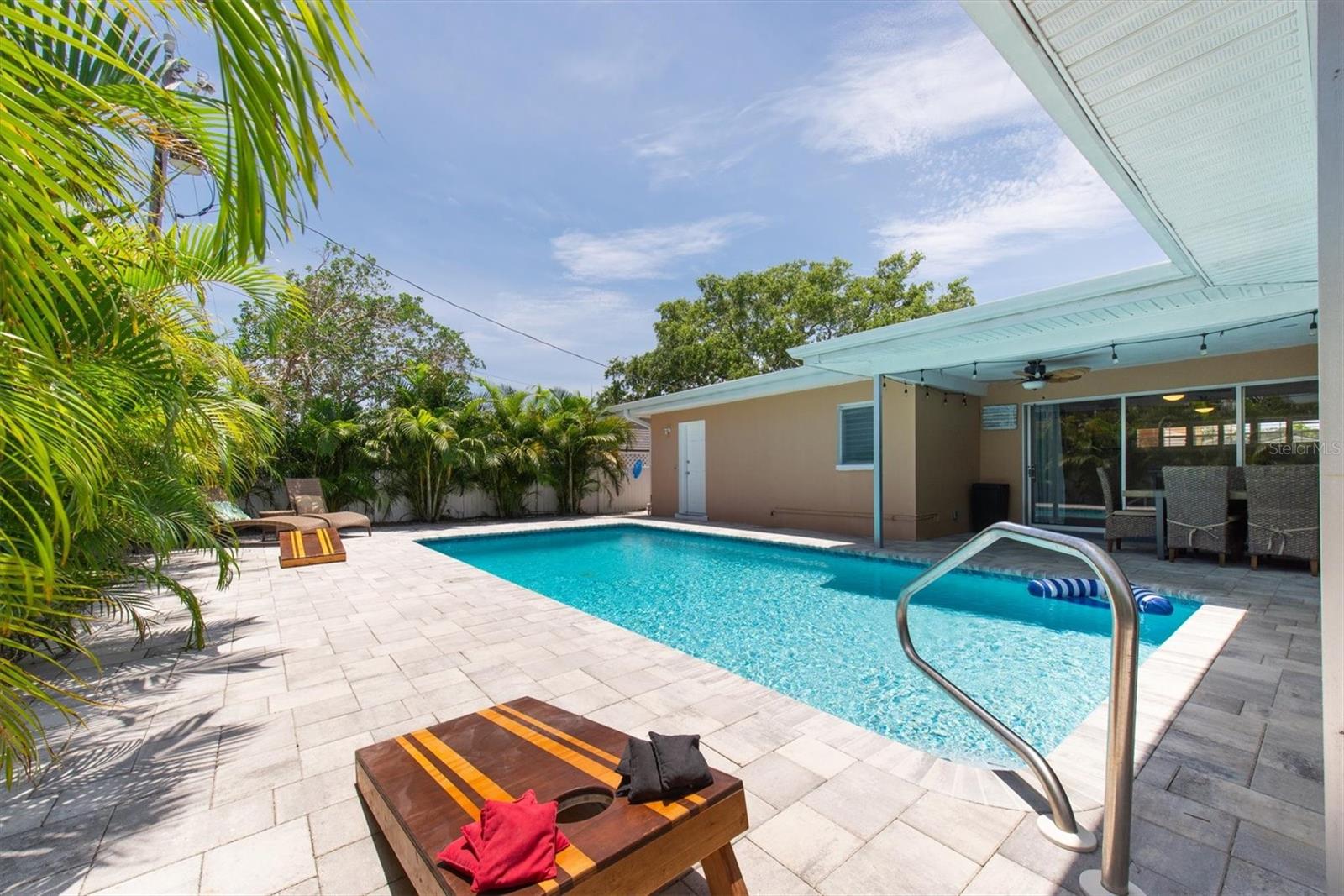 Listing photo id 38 for 9591 Commodore Drive