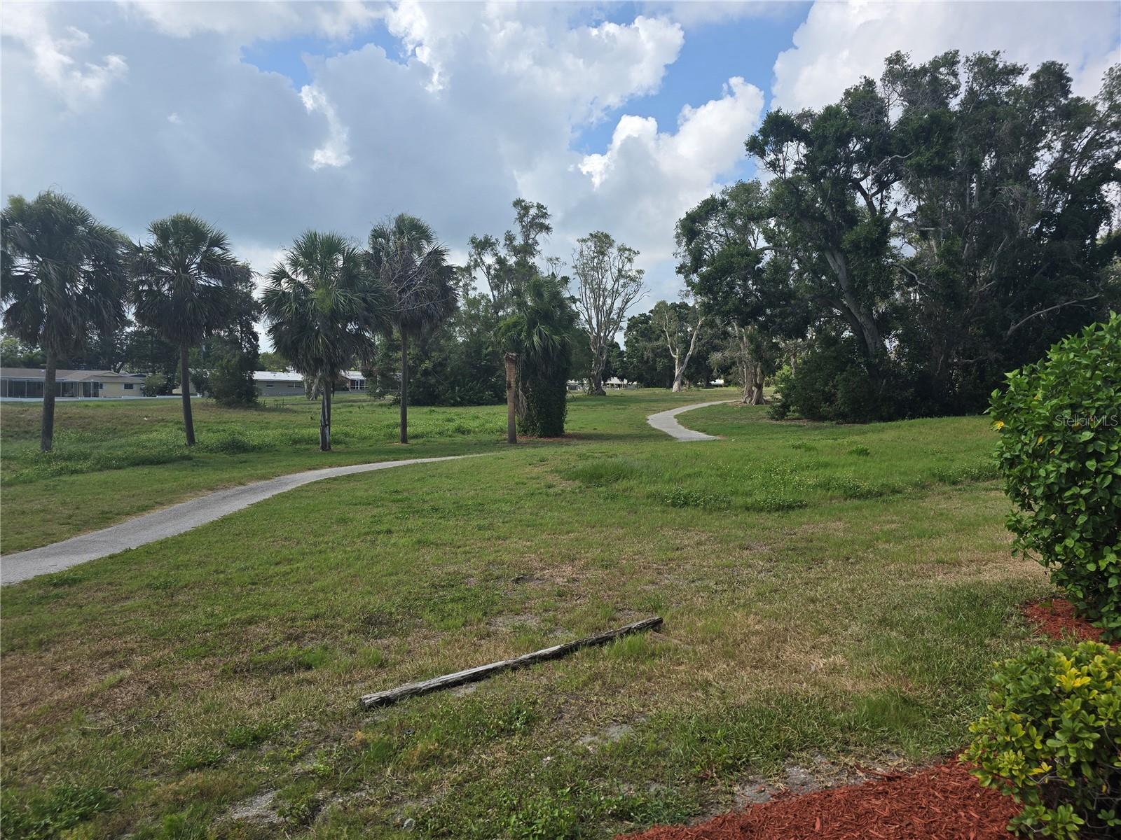 Listing photo id 44 for 9591 Commodore Drive