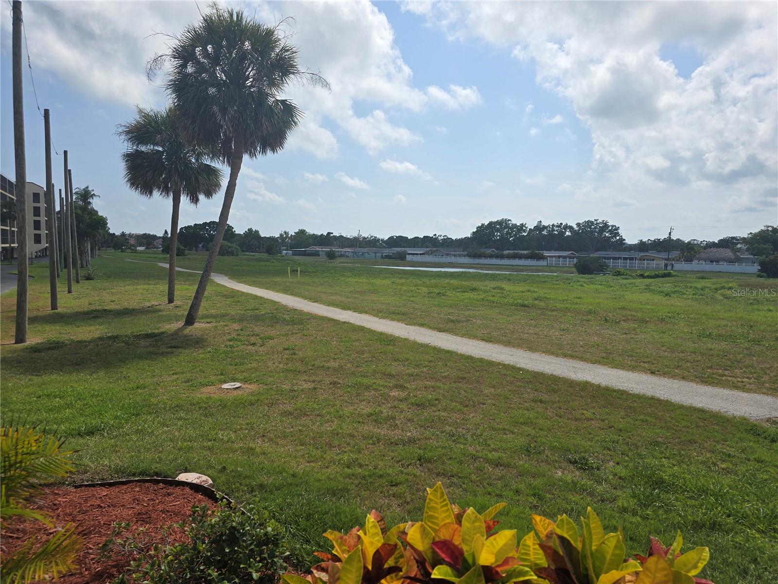 Listing photo id 45 for 9591 Commodore Drive