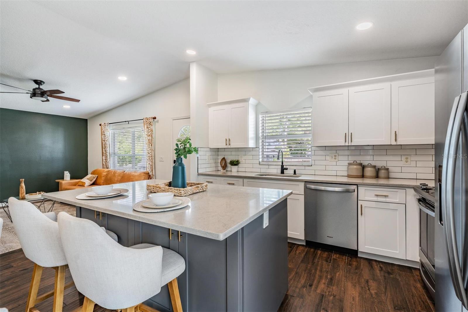Listing photo id 8 for 4205 Suwanee Avenue