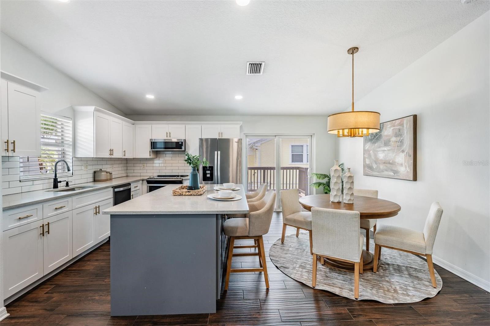 Listing photo id 10 for 4205 Suwanee Avenue