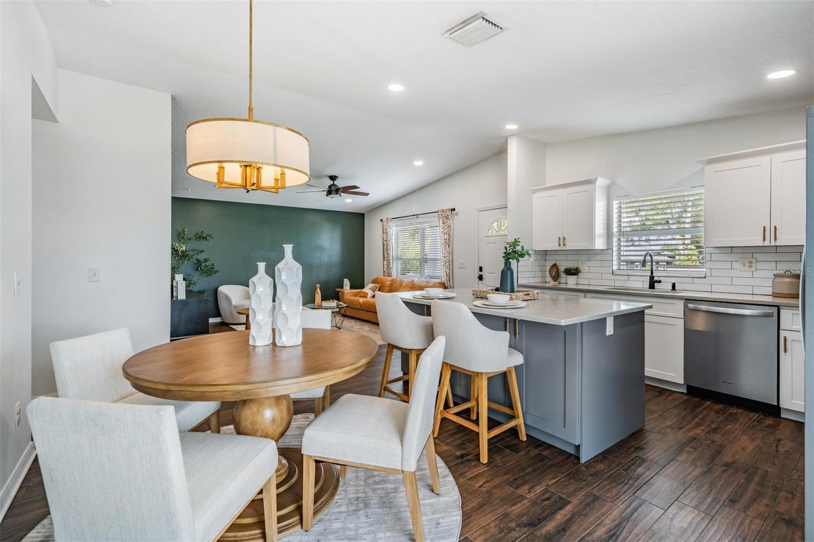 Listing photo id 11 for 4205 Suwanee Avenue