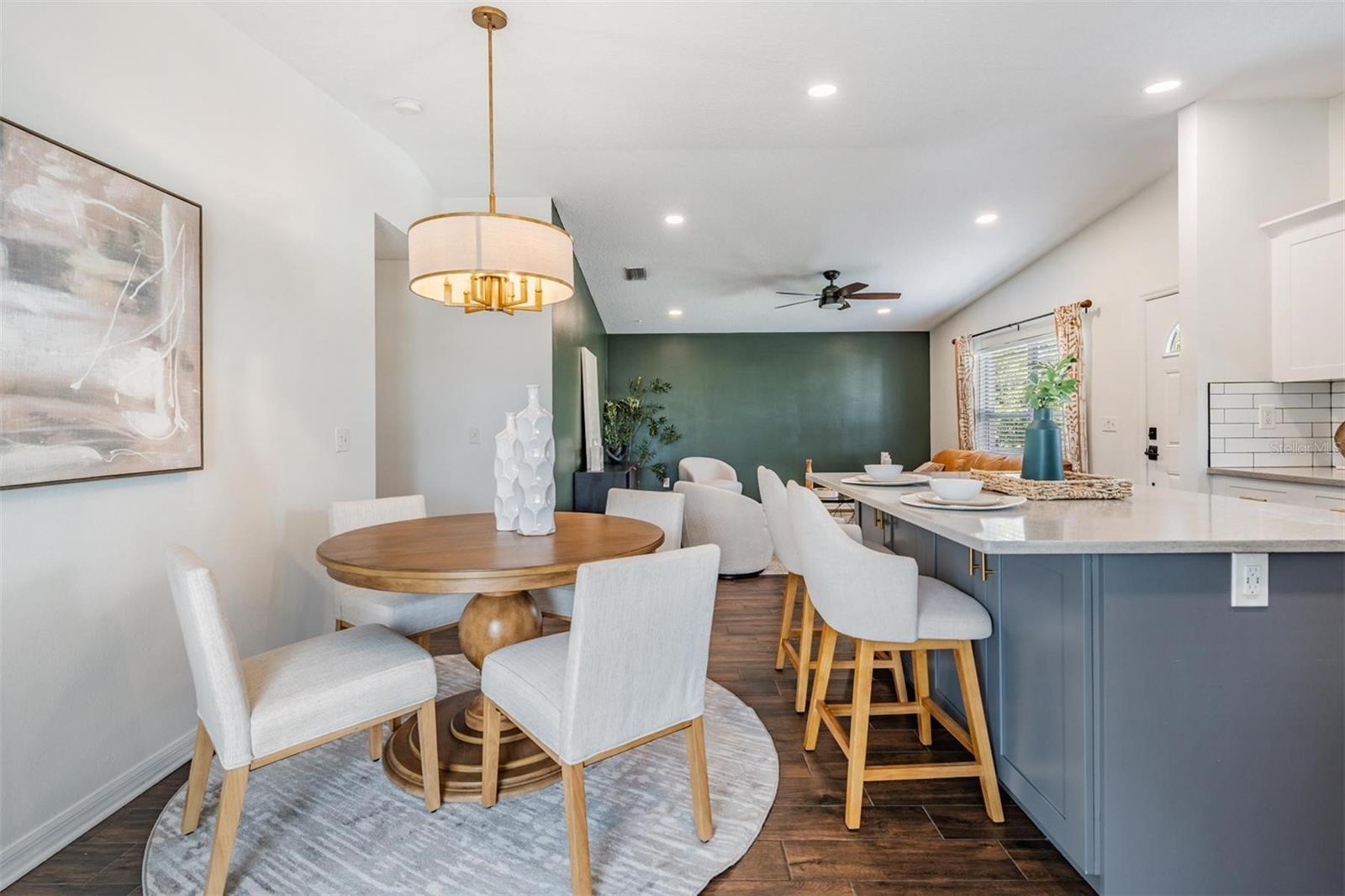 Listing photo id 12 for 4205 Suwanee Avenue