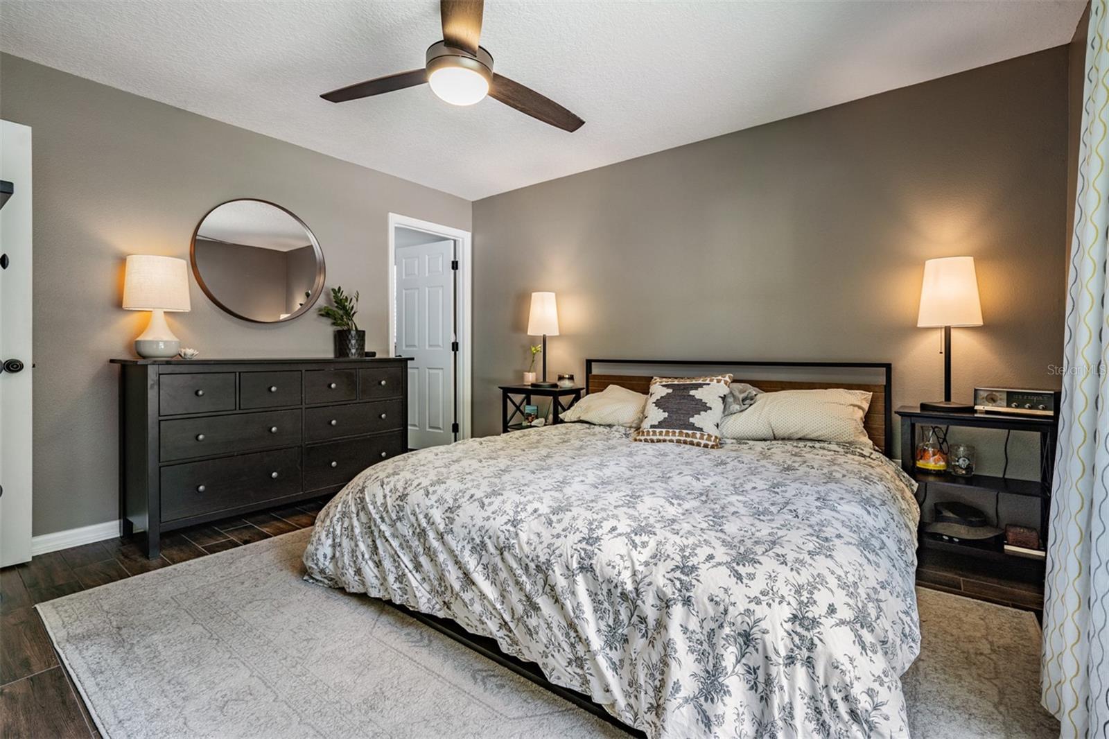 Listing photo id 13 for 4205 Suwanee Avenue