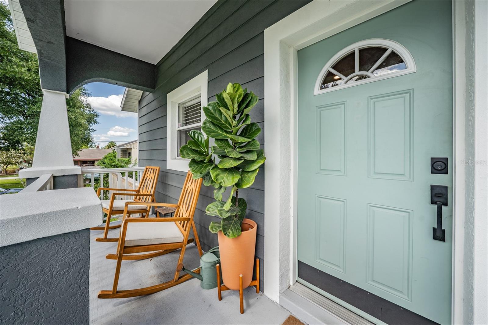 Listing photo id 0 for 4205 Suwanee Avenue