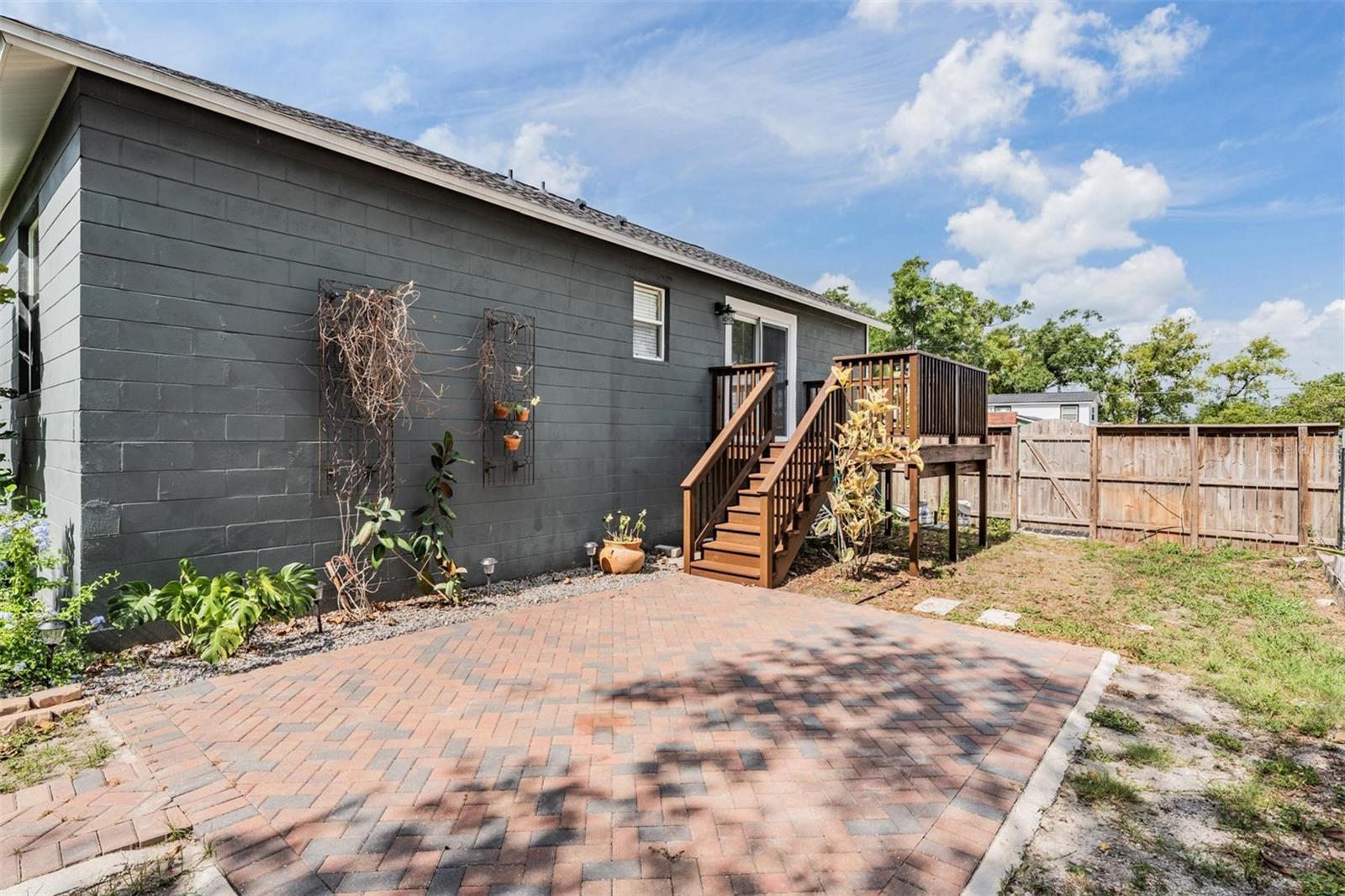 Listing photo id 22 for 4205 Suwanee Avenue