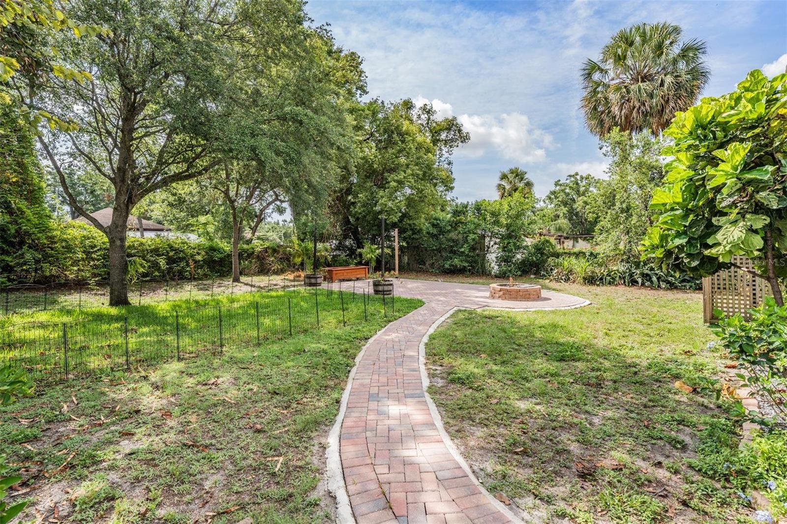 Listing photo id 23 for 4205 Suwanee Avenue