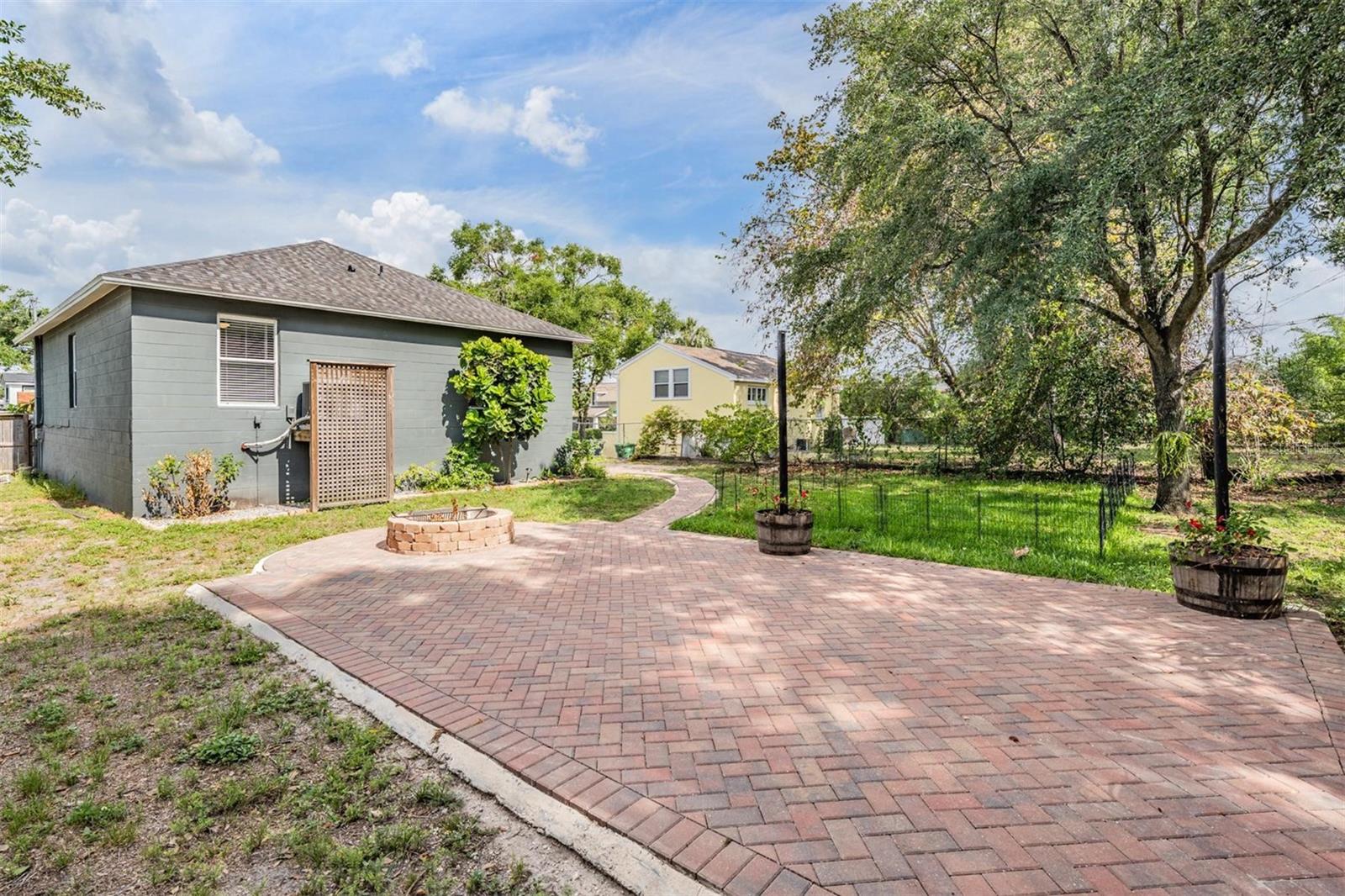 Listing photo id 24 for 4205 Suwanee Avenue