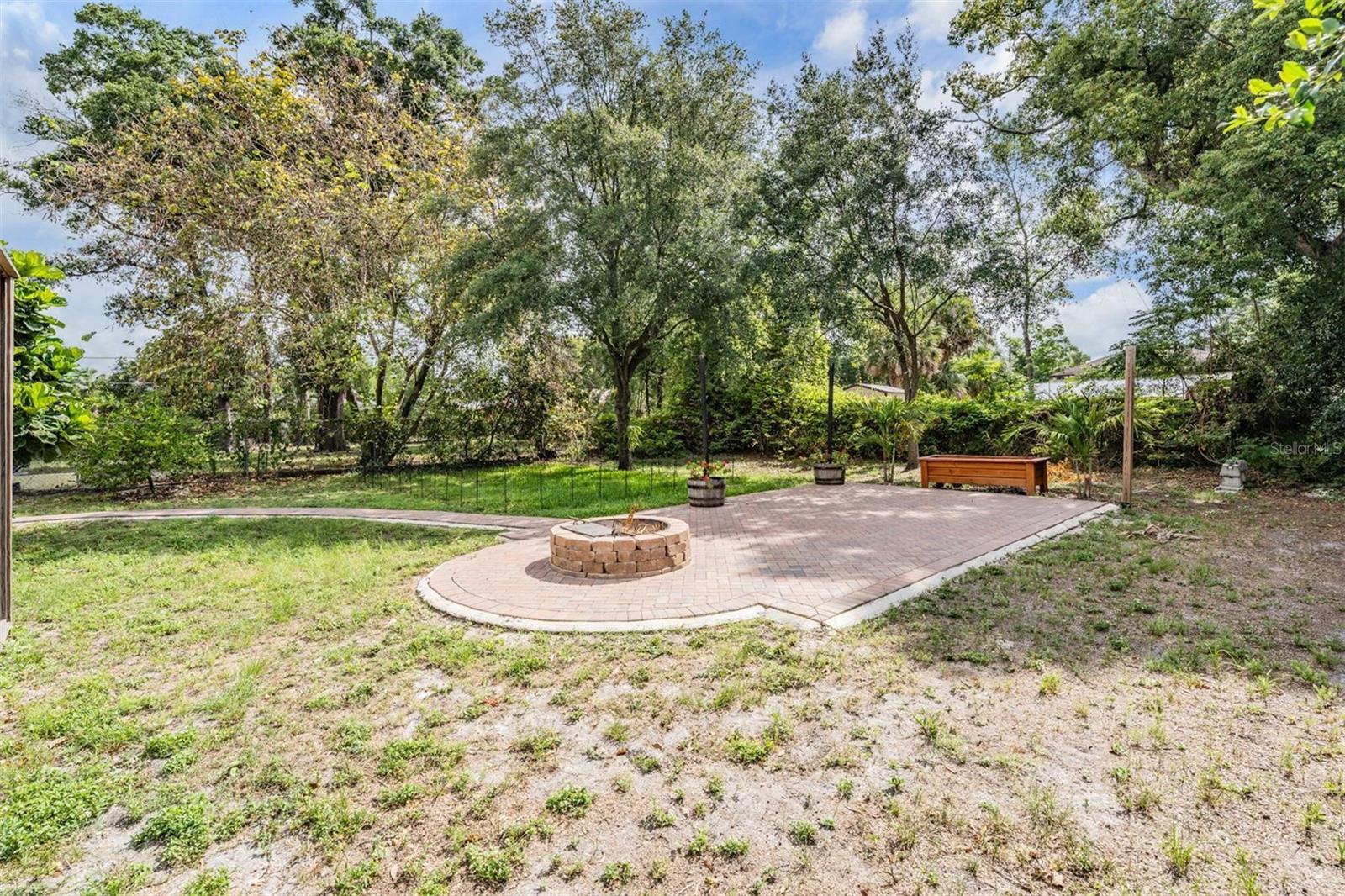 Listing photo id 25 for 4205 Suwanee Avenue